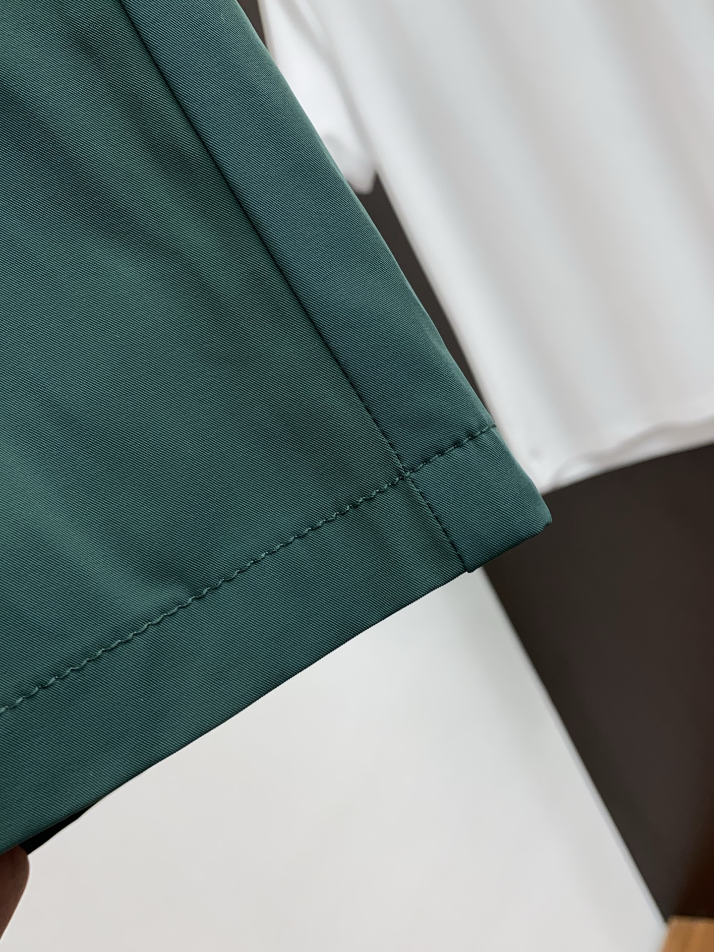 “Céline 2025 Summer New Edition Leisure Shorts: Fast-Dry Fabric, Tailor-Made Embroidery, High-End Comfort” - 图片 4