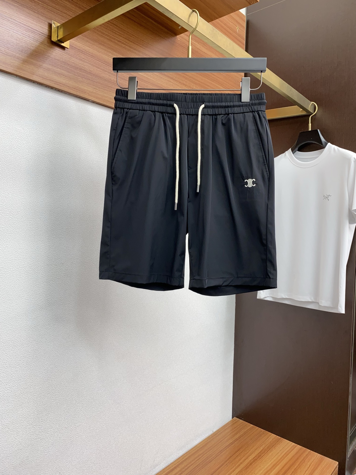 Céline 2025 Summer Leisure Shorts: Fast-Dry Fabric, Tailored Embroidery, High-End Comfort - 图片 1