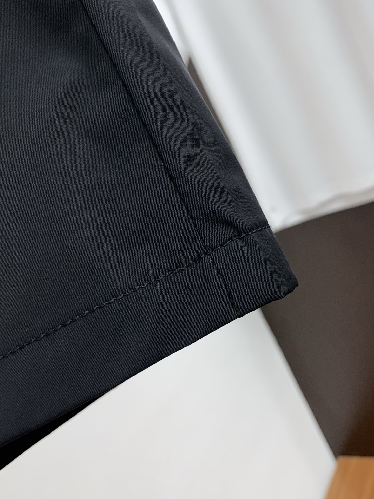 Céline 2025 Summer Leisure Shorts: Fast-Dry Fabric, Tailored Embroidery, High-End Comfort - 图片 4