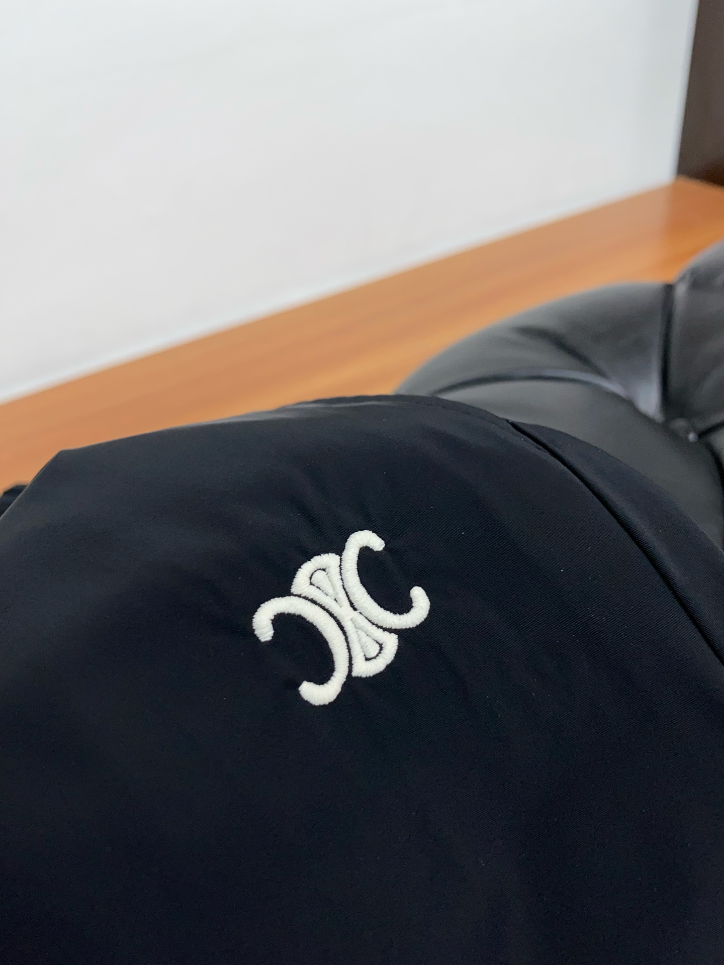 Céline 2025 Summer Leisure Shorts: Fast-Dry Fabric, Tailored Embroidery, High-End Comfort - 图片 5