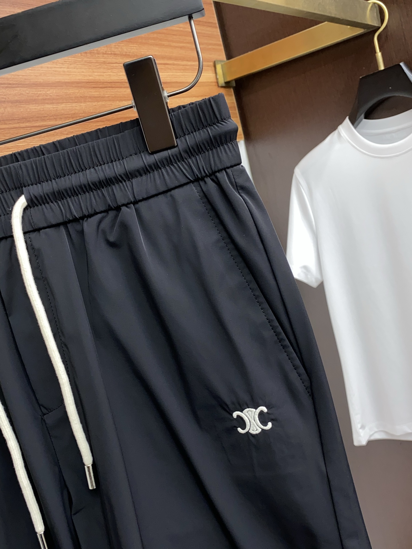 Céline 2025 Summer Leisure Shorts: Fast-Dry Fabric, Tailored Embroidery, High-End Comfort - 图片 3