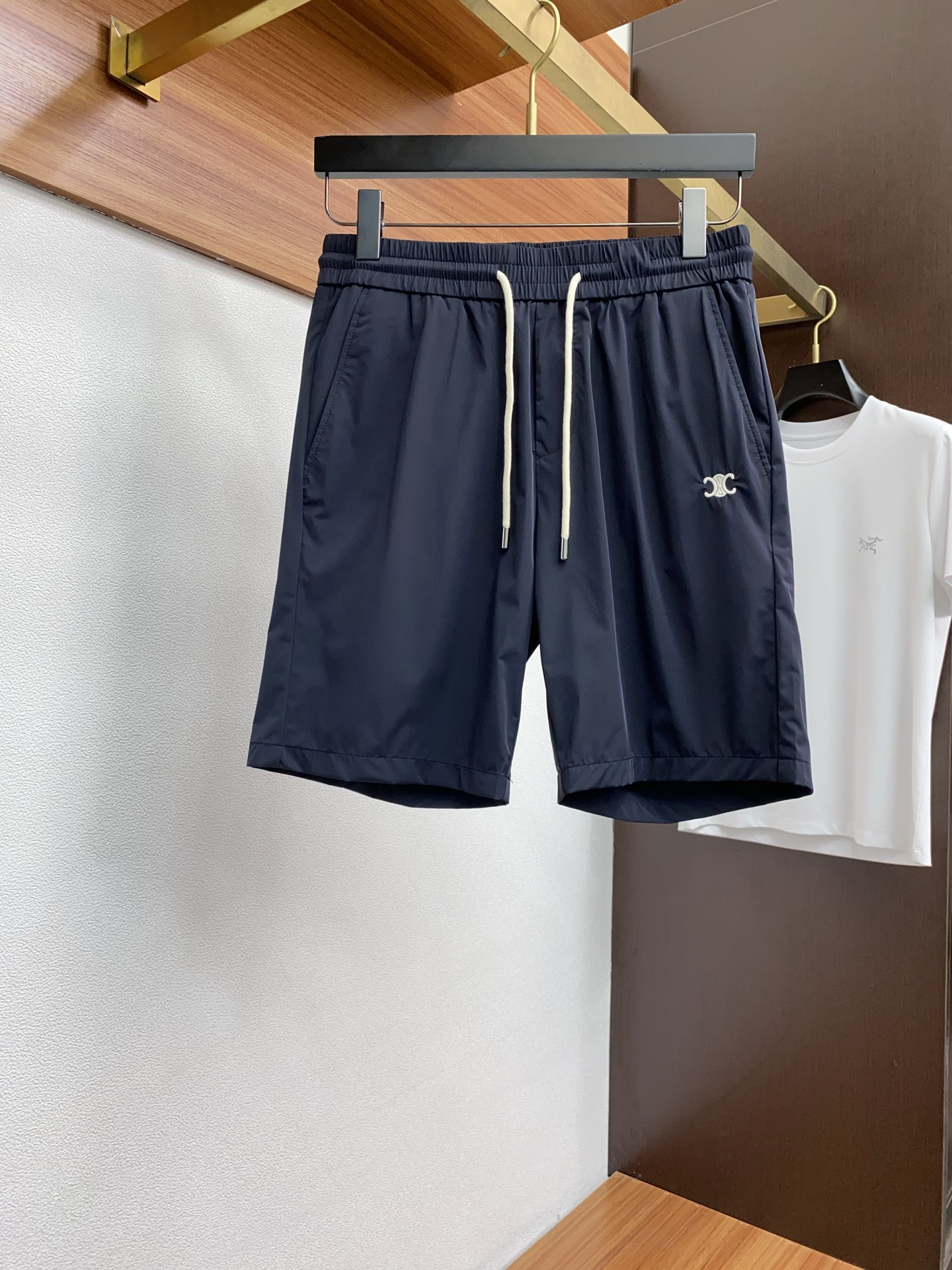 “2025 Summer New Edition Leisure Shorts: Fast-Dry Fabric, Tailor-Made Embroidery, High-End Comfort” - 图片 1
