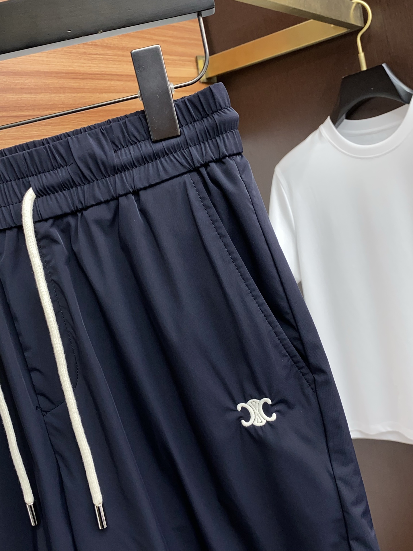 “2025 Summer New Edition Leisure Shorts: Fast-Dry Fabric, Tailor-Made Embroidery, High-End Comfort” - 图片 3