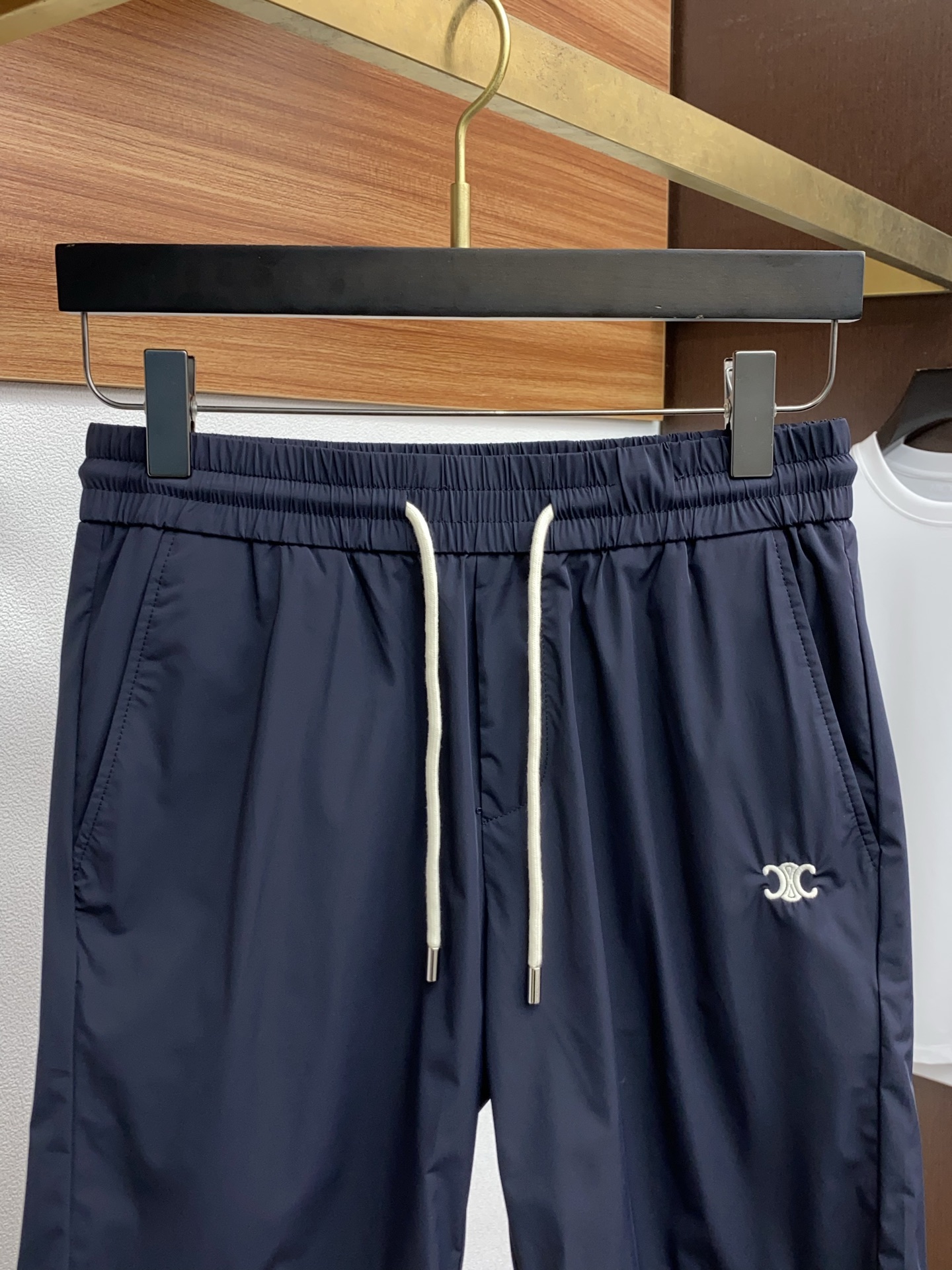 “2025 Summer New Edition Leisure Shorts: Fast-Dry Fabric, Tailor-Made Embroidery, High-End Comfort” - 图片 2