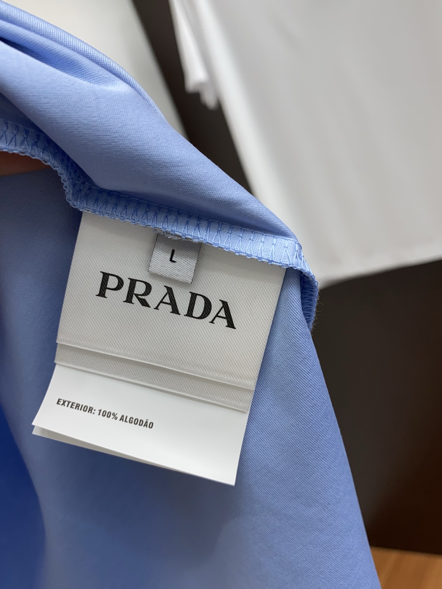 普拉达 2026春夏新款首发专柜最新款圆领短袖 高端订制 设计前卫时尚！品牌logo重工艺设计 高端定制