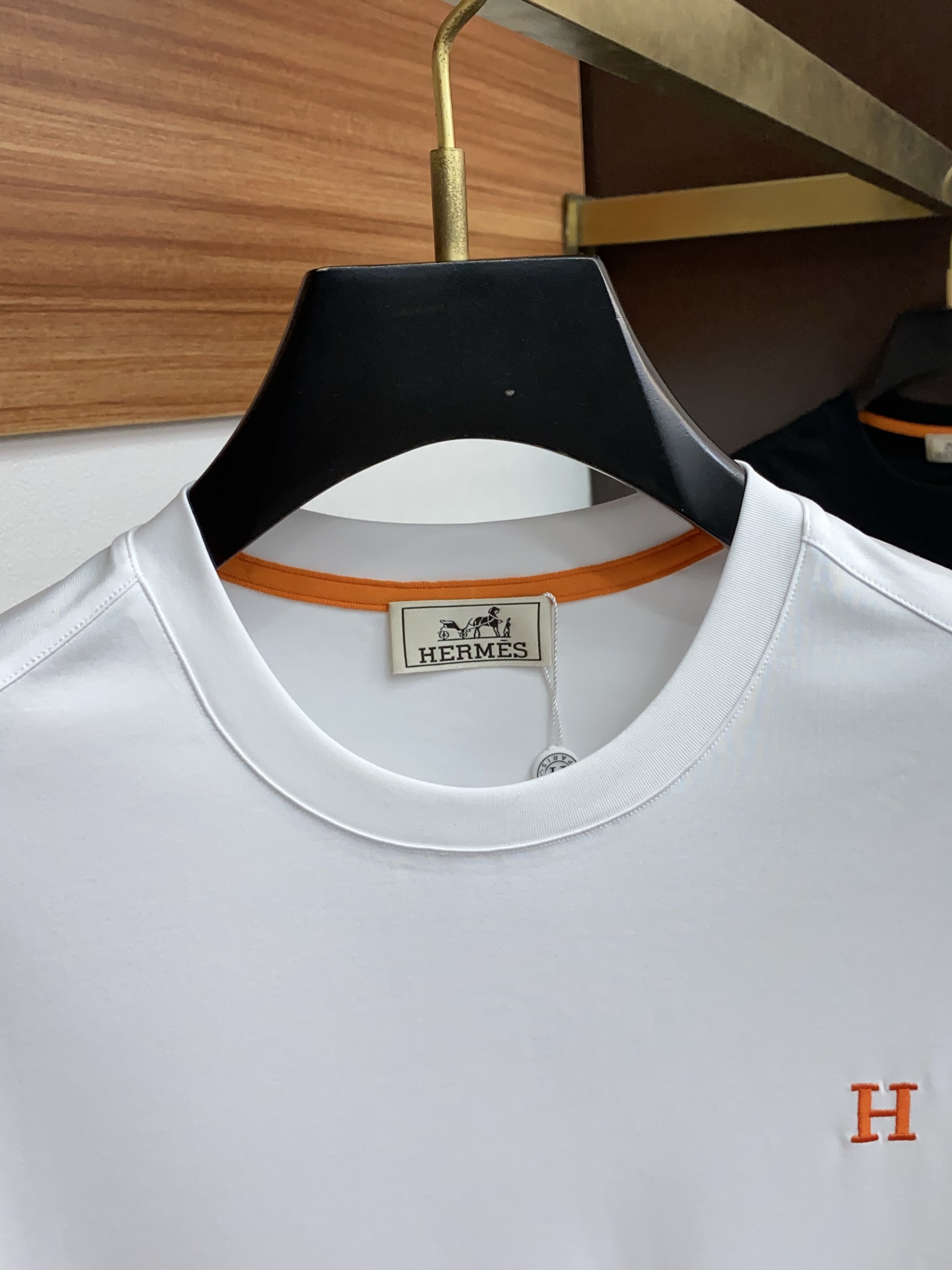 爱马仕 2026春夏新款首发专柜最新款圆领短袖 高端订制 设计前卫时尚！品牌logo重工艺设计 高端定制