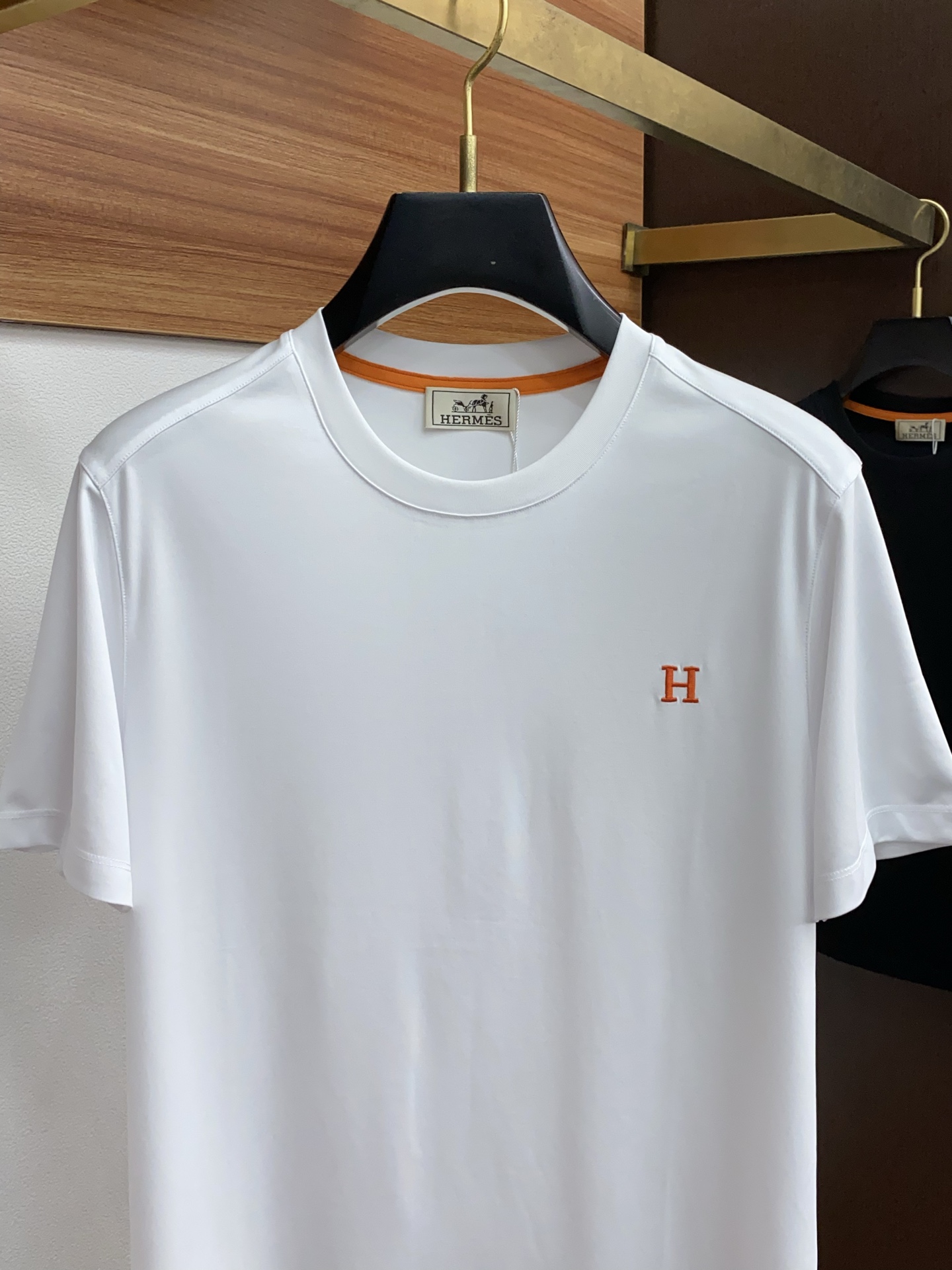 爱马仕 2026春夏新款首发专柜最新款圆领短袖 高端订制 设计前卫时尚！品牌logo重工艺设计 高端定制