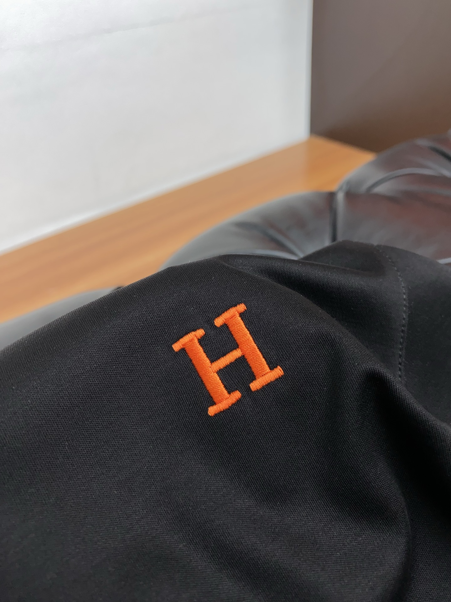 爱马仕 2026春夏新款首发专柜最新款圆领短袖 高端订制 设计前卫时尚！品牌logo重工艺设计 高端定制