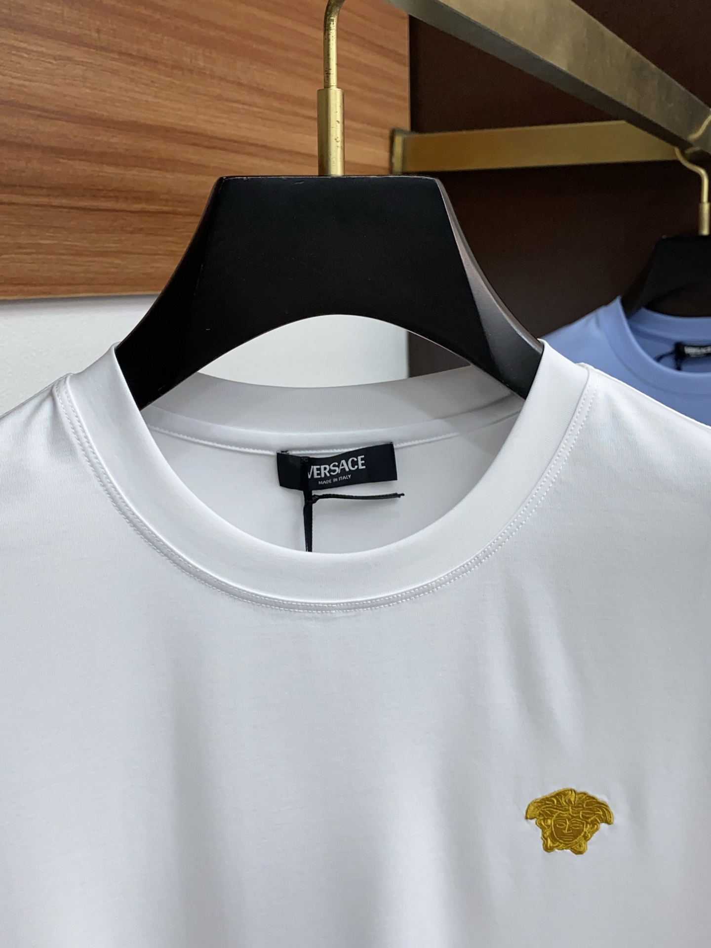 范思哲 2025春夏新款首发专柜最新款圆领短袖 高端订制 设计前卫时尚！品牌logo重工艺设计 高端定制