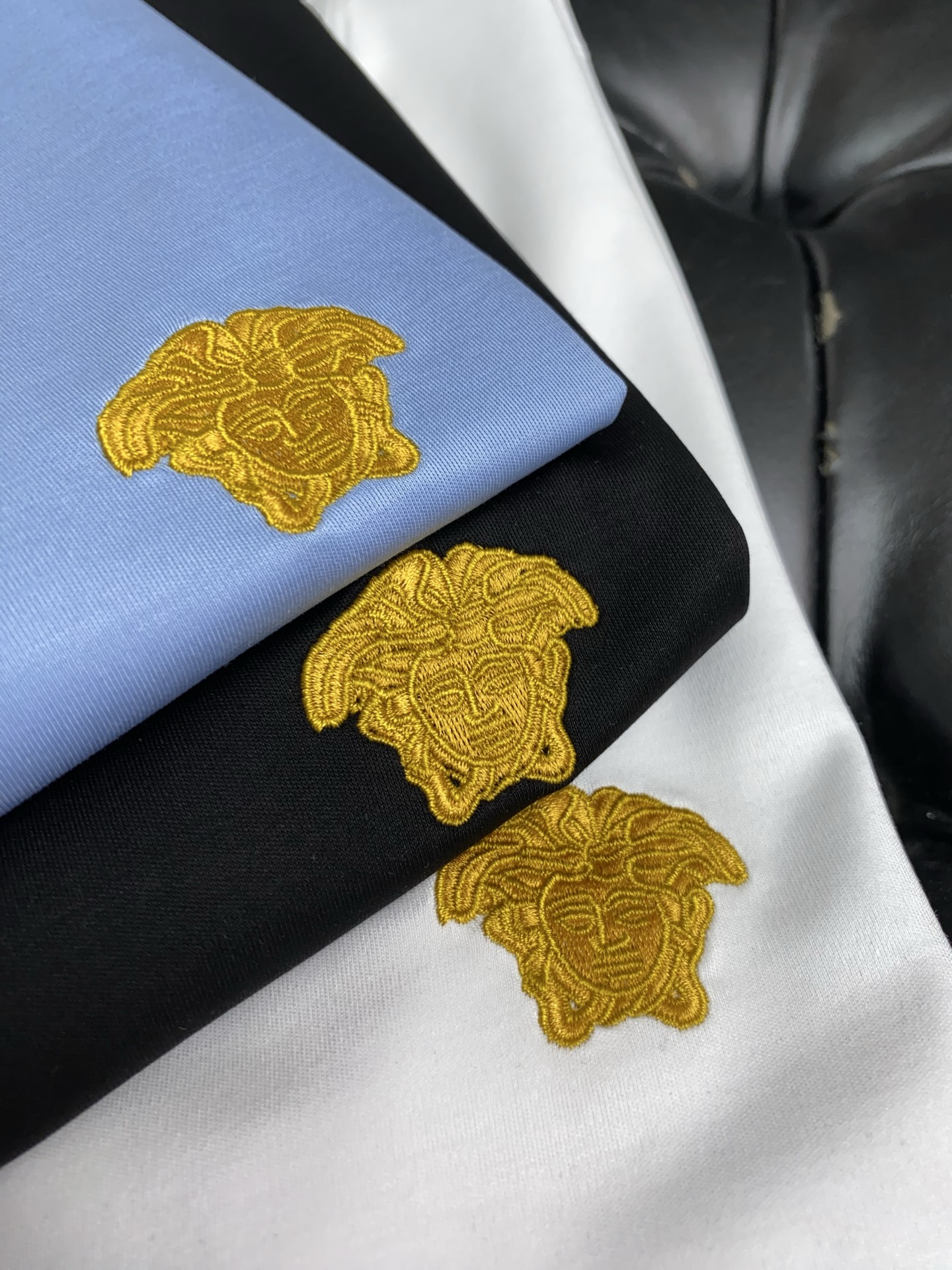 范思哲 2025春夏新款首发专柜最新款圆领短袖 高端订制 设计前卫时尚！品牌logo重工艺设计 高端定制