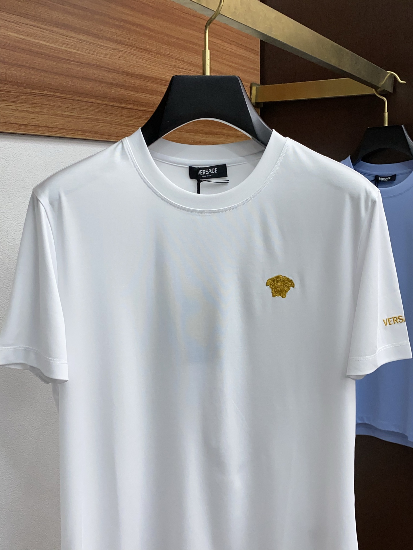 范思哲 2025春夏新款首发专柜最新款圆领短袖 高端订制 设计前卫时尚！品牌logo重工艺设计 高端定制