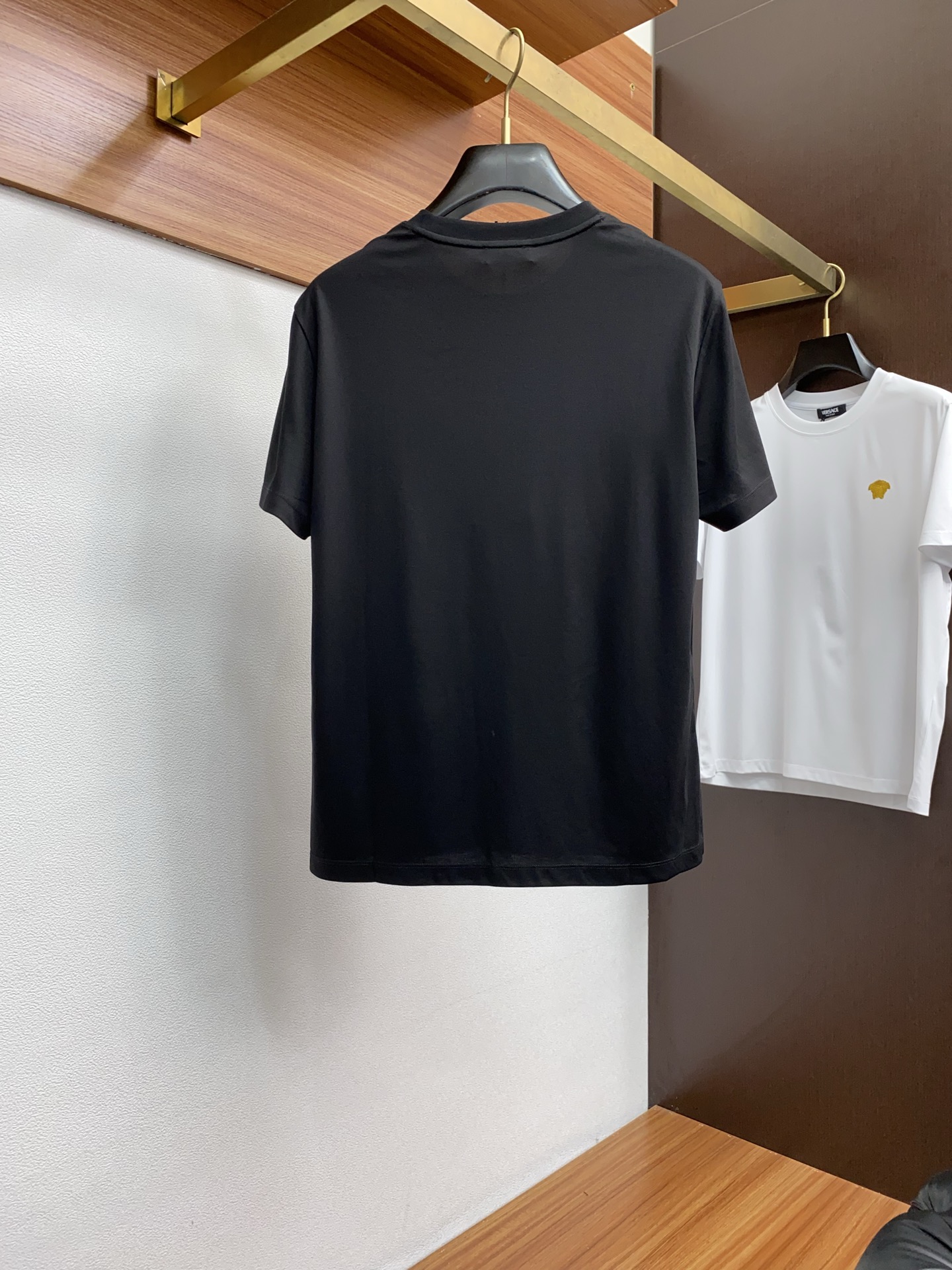 范思哲 2025春夏新款首发专柜最新款圆领短袖 高端订制 设计前卫时尚！品牌logo重工艺设计 高端定制