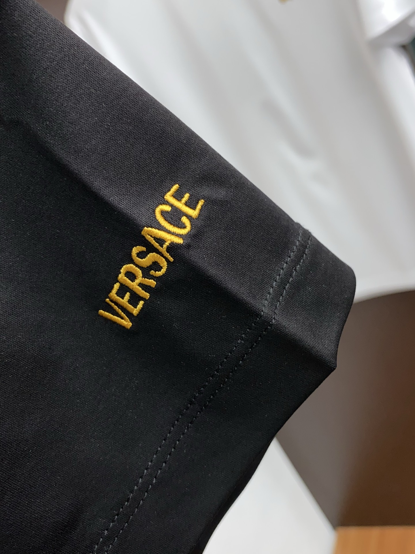 范思哲 2025春夏新款首发专柜最新款圆领短袖 高端订制 设计前卫时尚！品牌logo重工艺设计 高端定制