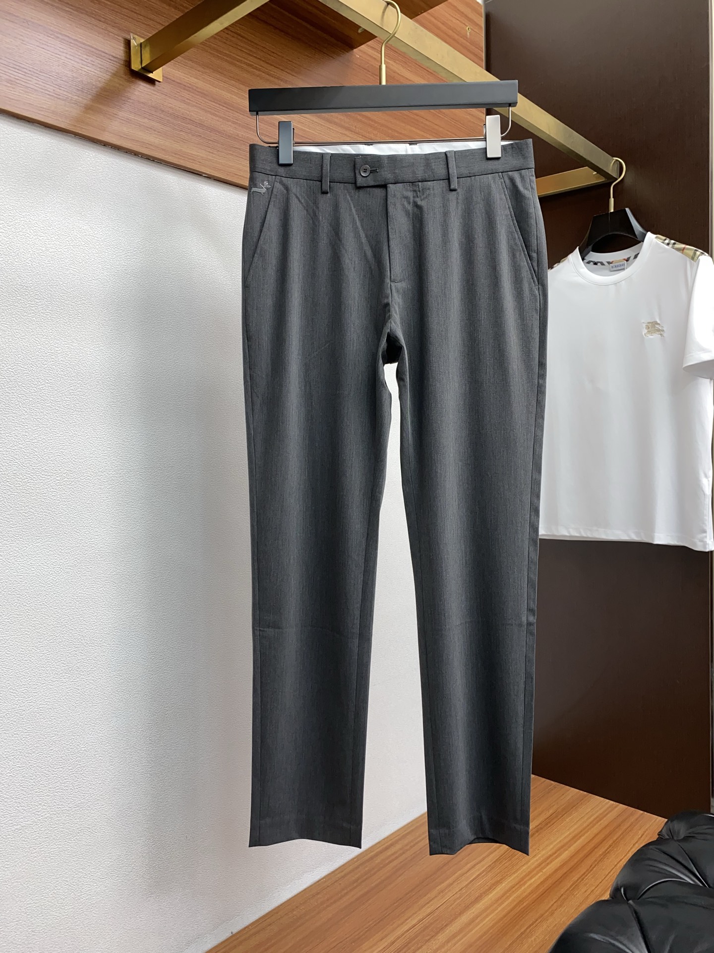 P703 TB’s New Recreational Panty: High-End Fashion for Business and Leisure - 图片 2