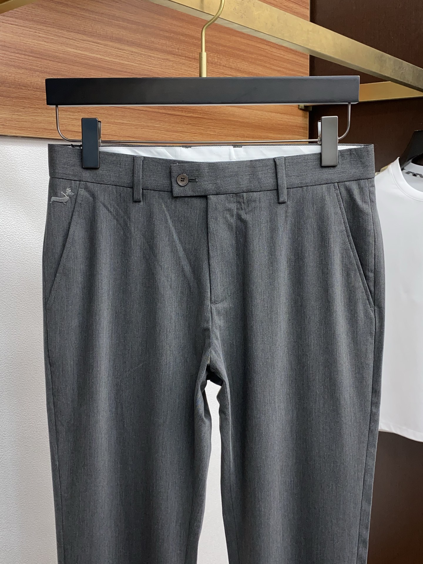 P703 TB’s New Recreational Panty: High-End Fashion for Business and Leisure - 图片 3