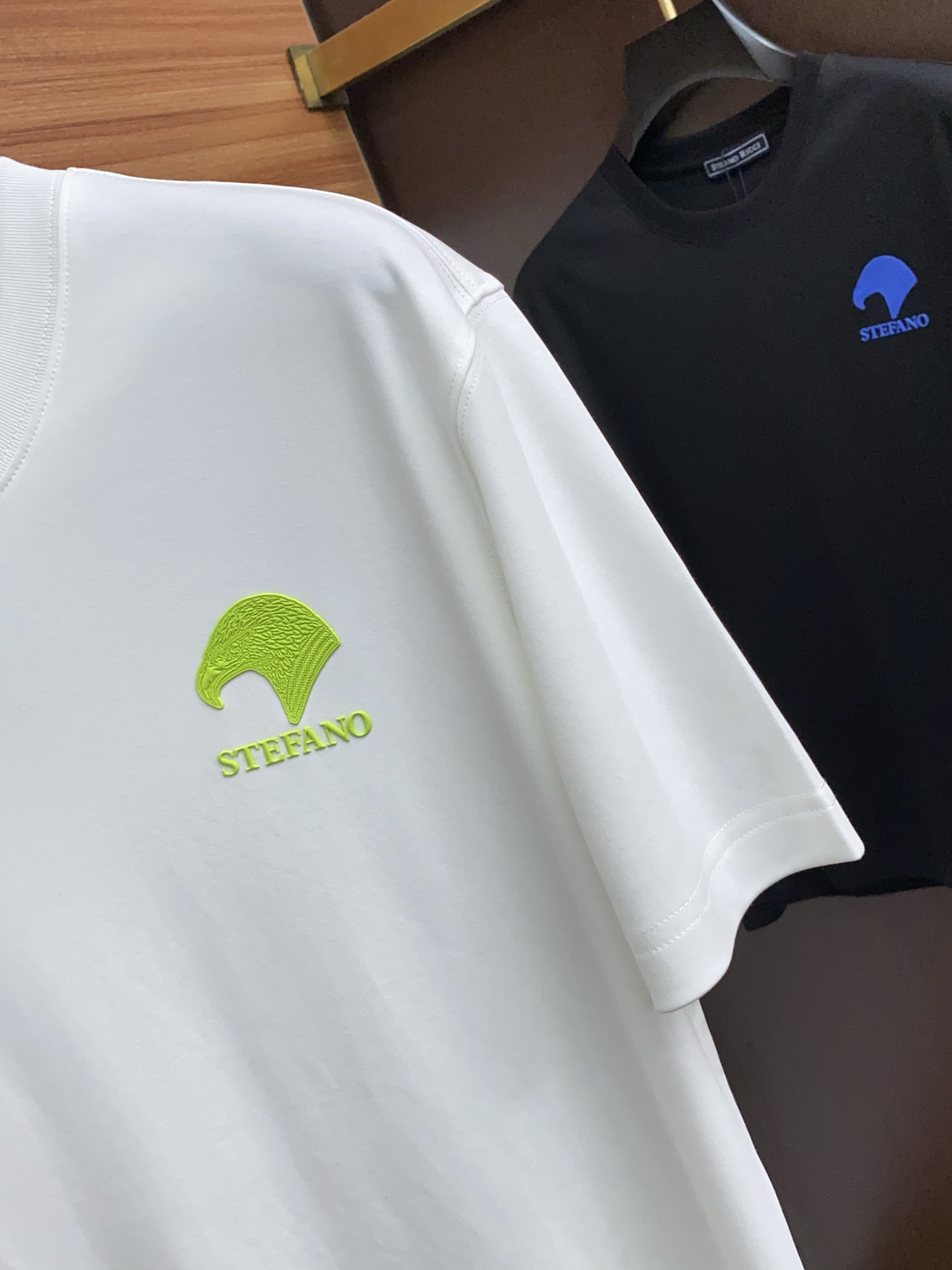 Luxurious Custom Knitted T-Shirts for Summer: High-Quality Fabric with Minimal Water Loss - 图片 4