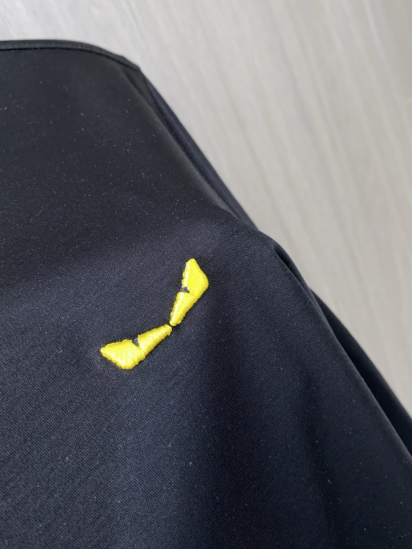 芬迪 春夏新款首发专柜最新款圆领短袖 高端订制 设计前卫时尚！品牌logo重工艺设计 高端定制100支双