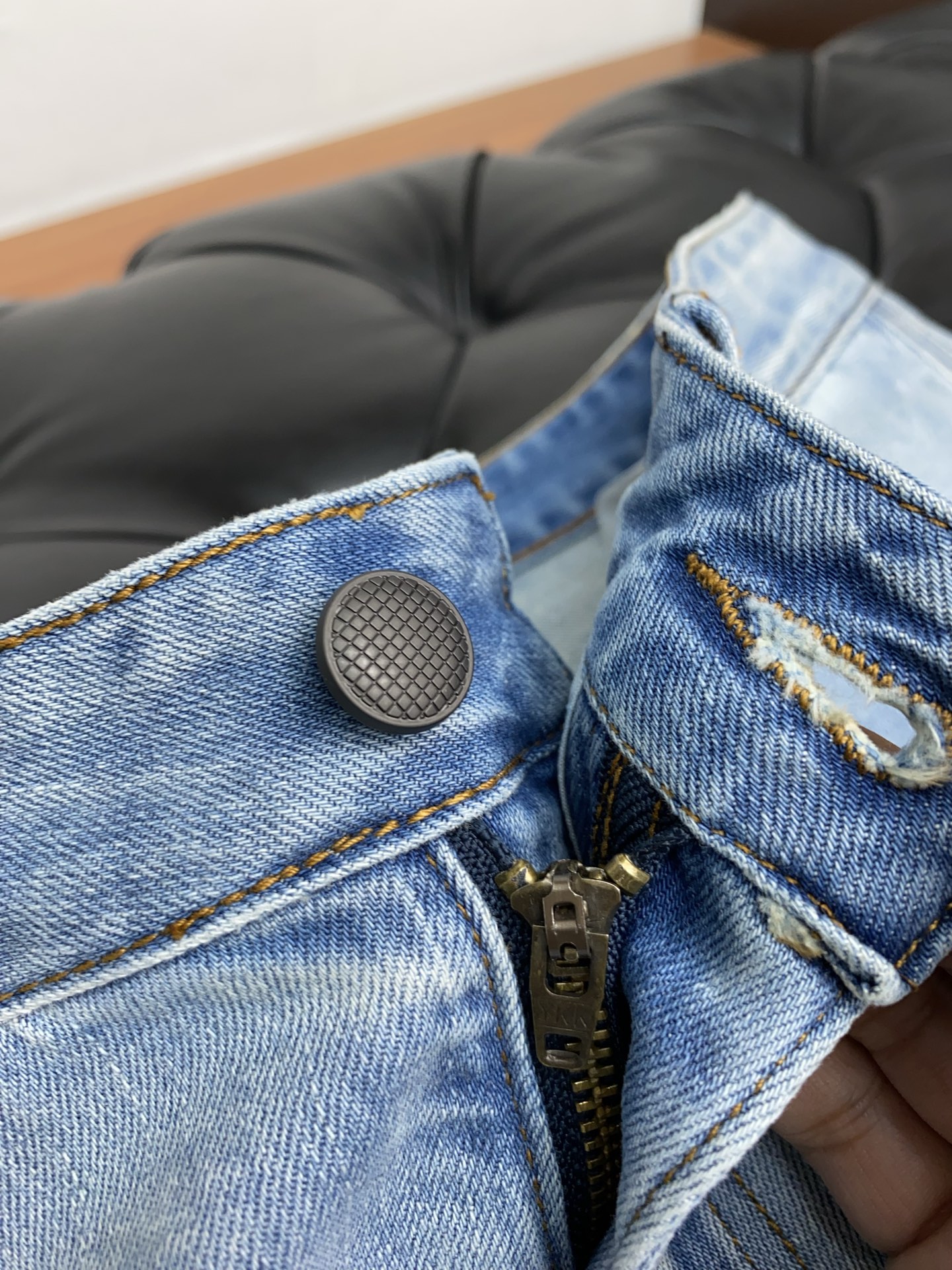 “2025 Spring Jeans: Original Custom Replicas, Imported Quality, Well-Lined Tops, Optimal Menu” - 图片 4
