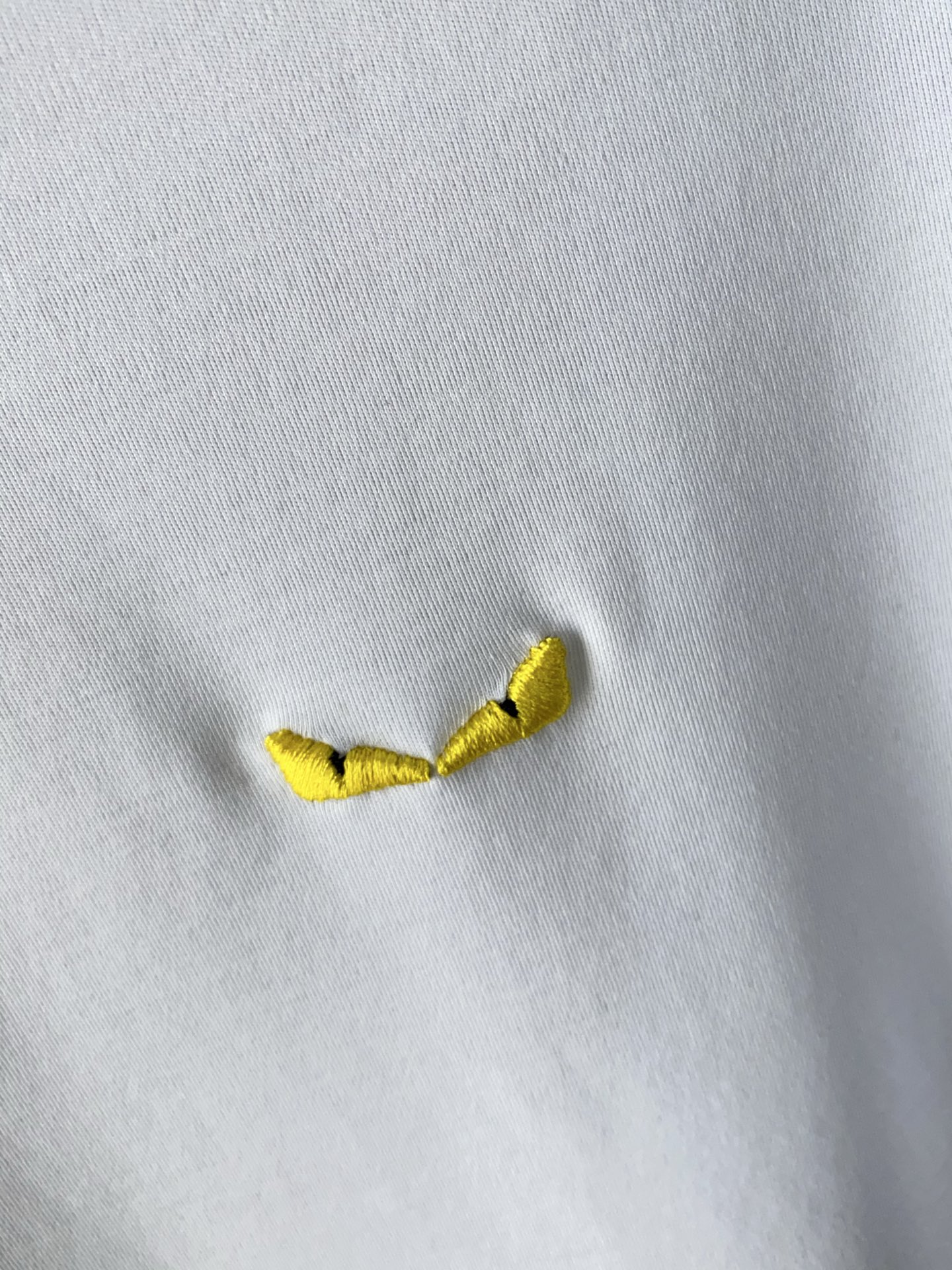 芬迪 春夏新款首发专柜最新款圆领短袖 高端订制 设计前卫时尚！品牌logo重工艺设计 高端定制100支双