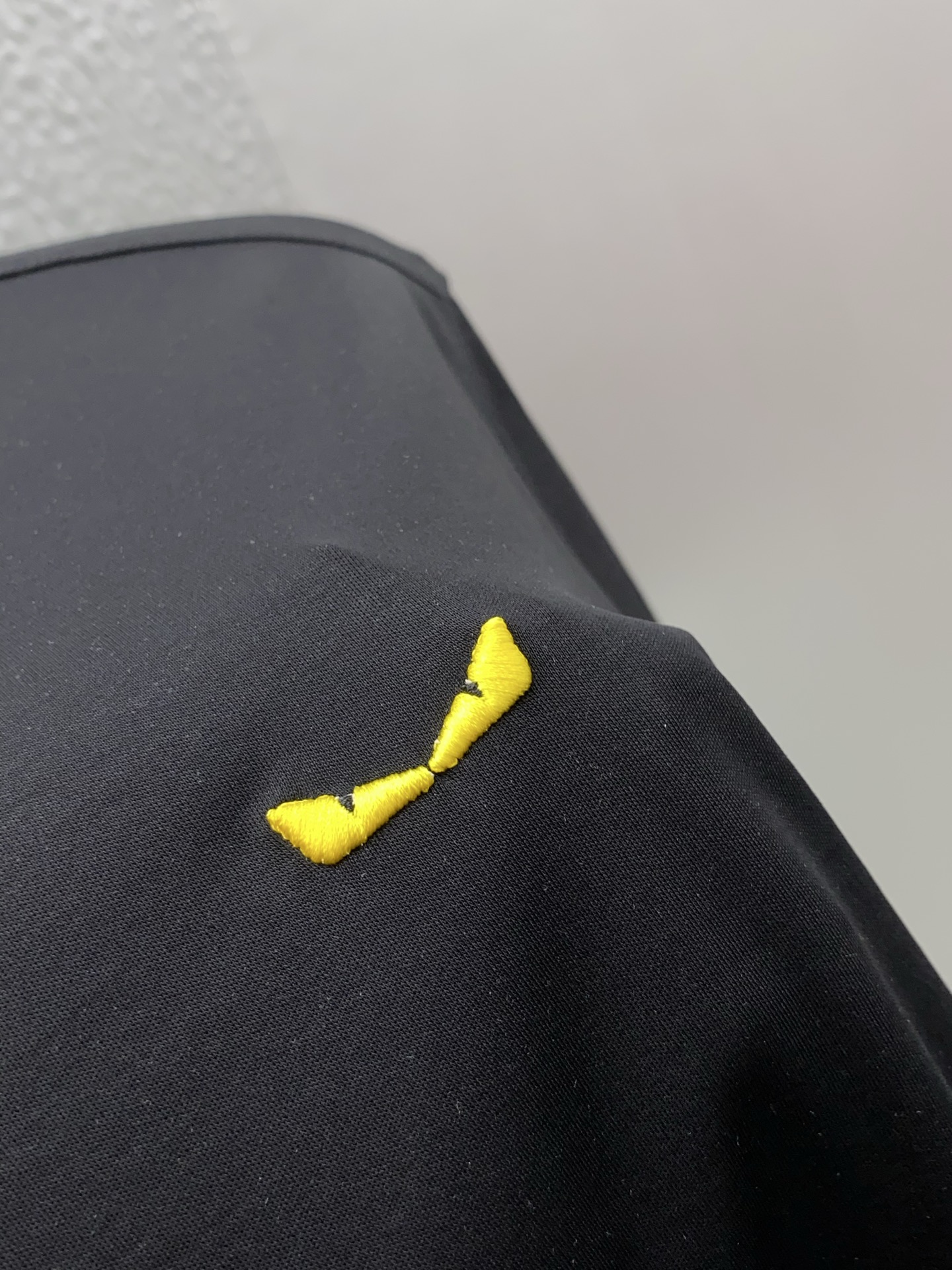 芬迪 2026春夏新款首发专柜最新款圆领短袖 高端订制 设计前卫时尚！品牌logo重工艺设计 高端定制1