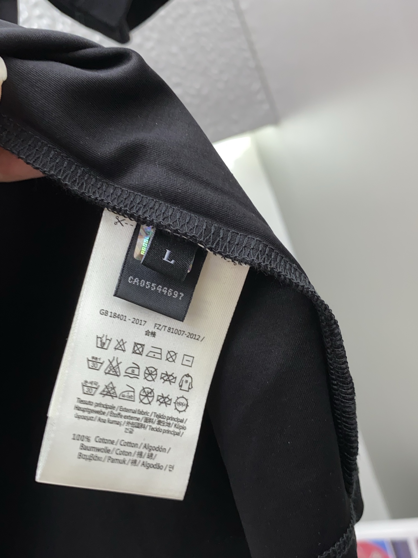芬迪 2026春夏新款首发专柜最新款圆领短袖 高端订制 设计前卫时尚！品牌logo重工艺设计 高端定制1