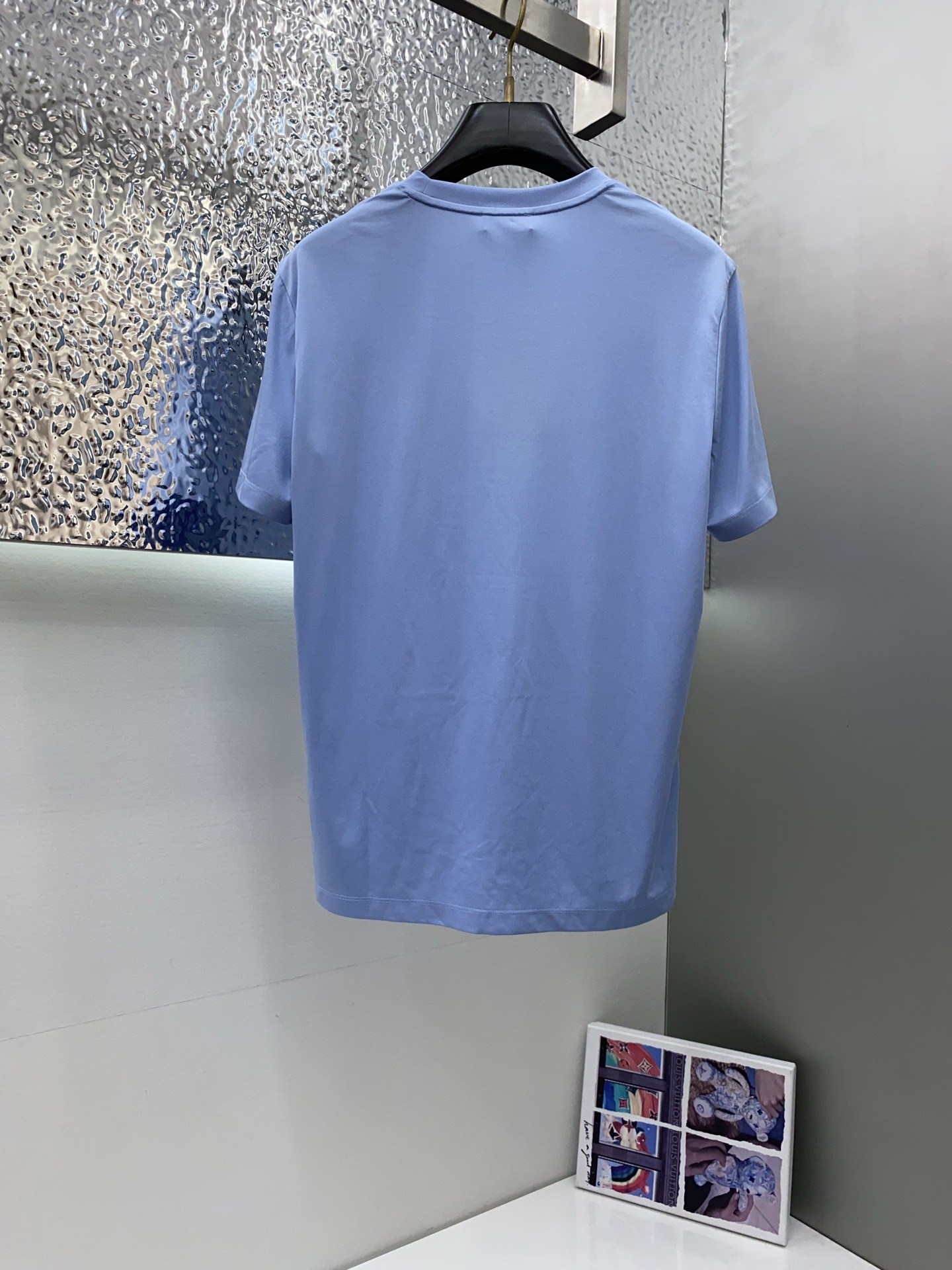 范思哲 蓝色 M-xL 春夏新款首发专柜最新款圆领短袖 高端订制 设计前卫时尚！品牌logo重工艺设计 