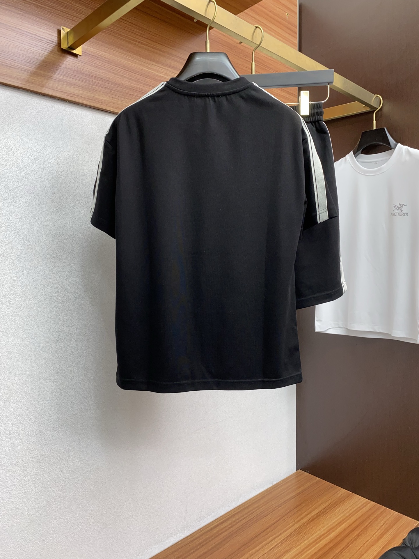 “New 2025 Louis Verden Custom Fabric Collection: High Quality and Comfort for Men and Women” - 图片 9