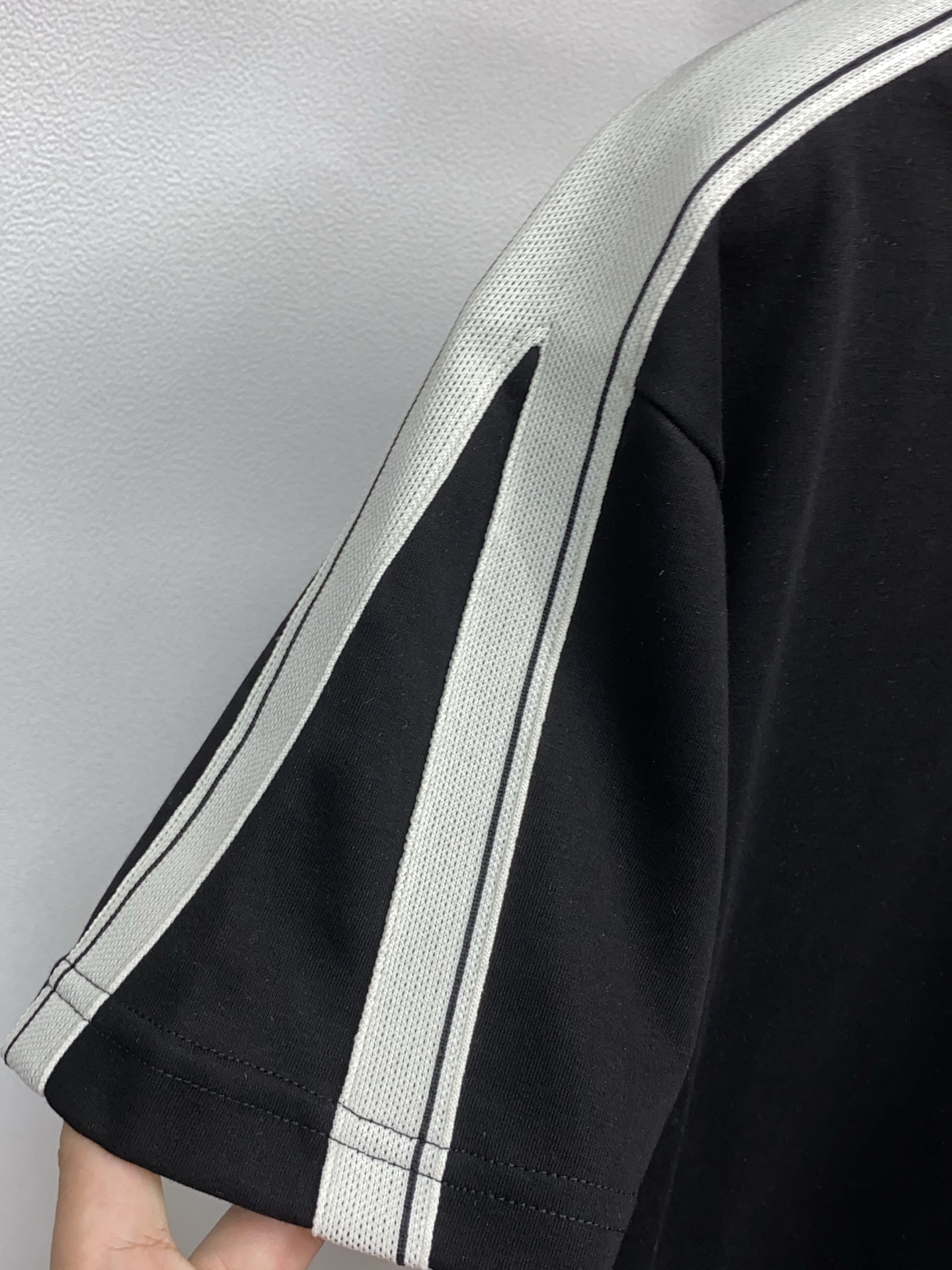 “New 2025 Louis Verden Custom Fabric Collection: High Quality and Comfort for Men and Women” - 图片 5