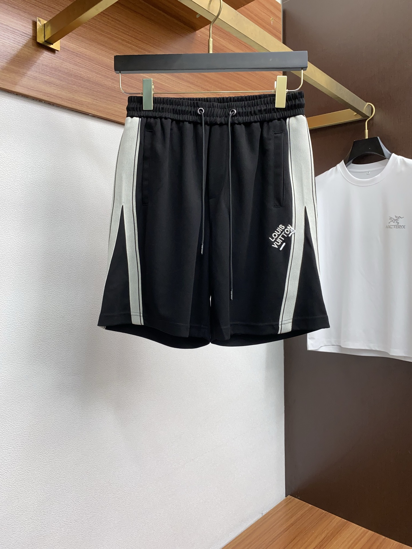 “New 2025 Louis Verden Custom Fabric Collection: High Quality and Comfort for Men and Women” - 图片 7