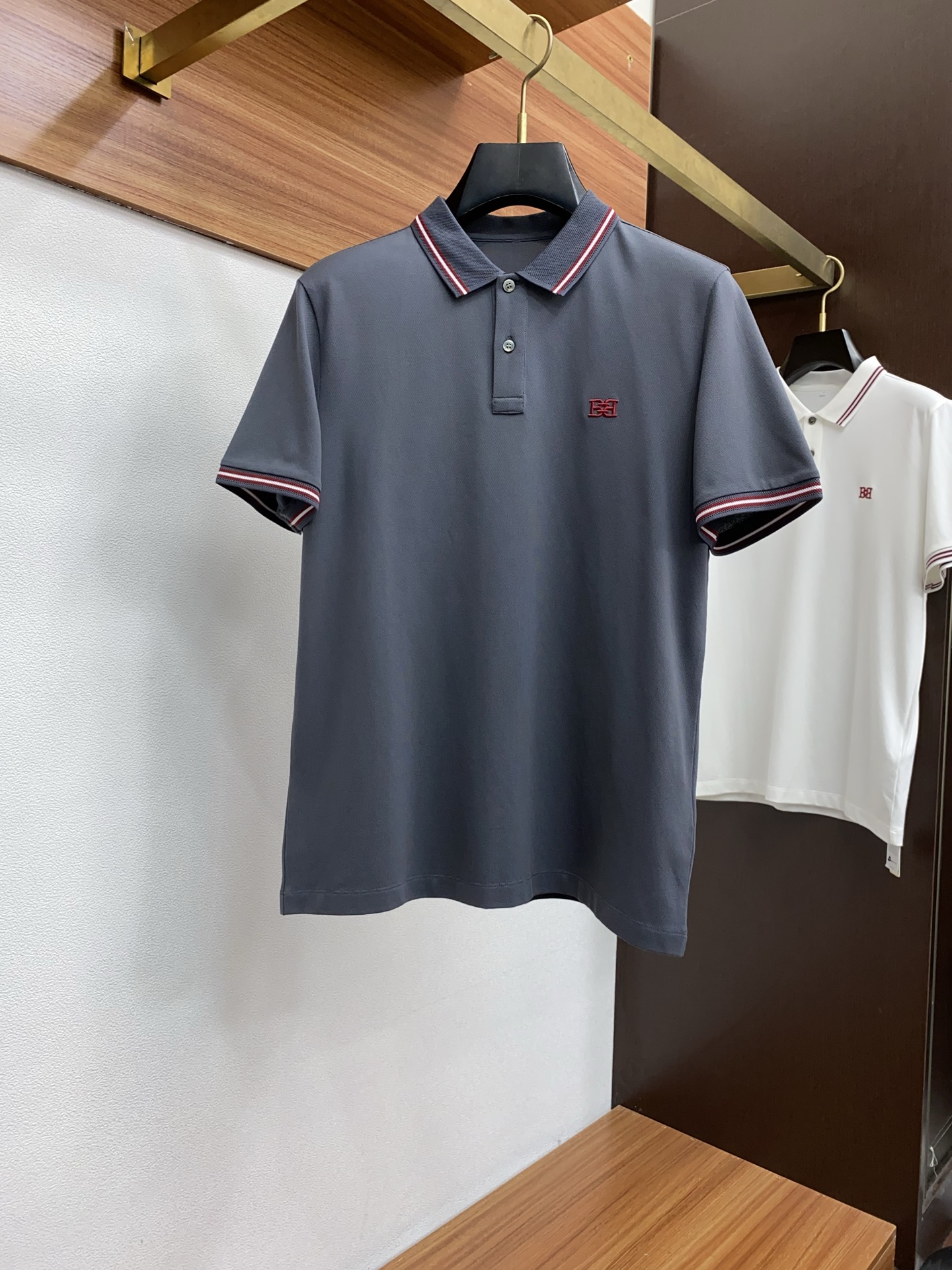 Unique Barley Custom Polo Shirts: Comfortable, Stylish, Versatile. High-Quality Materials, Classic Design. Perfect for All Occasions.