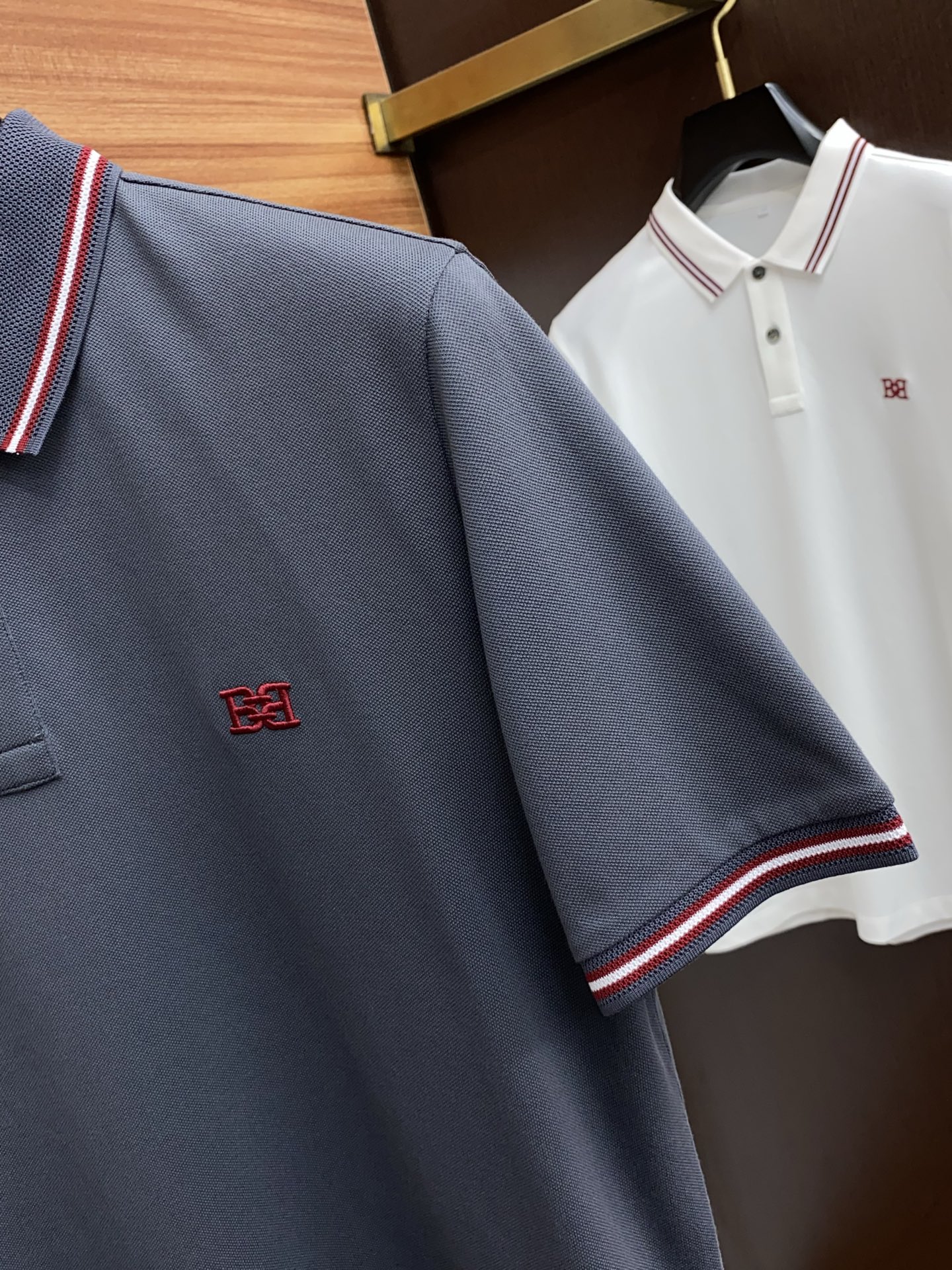 Unique Barley Custom Polo Shirts: Comfortable, Stylish, Versatile. High-Quality Materials, Classic Design. Perfect for All Occasions. - 图片 4