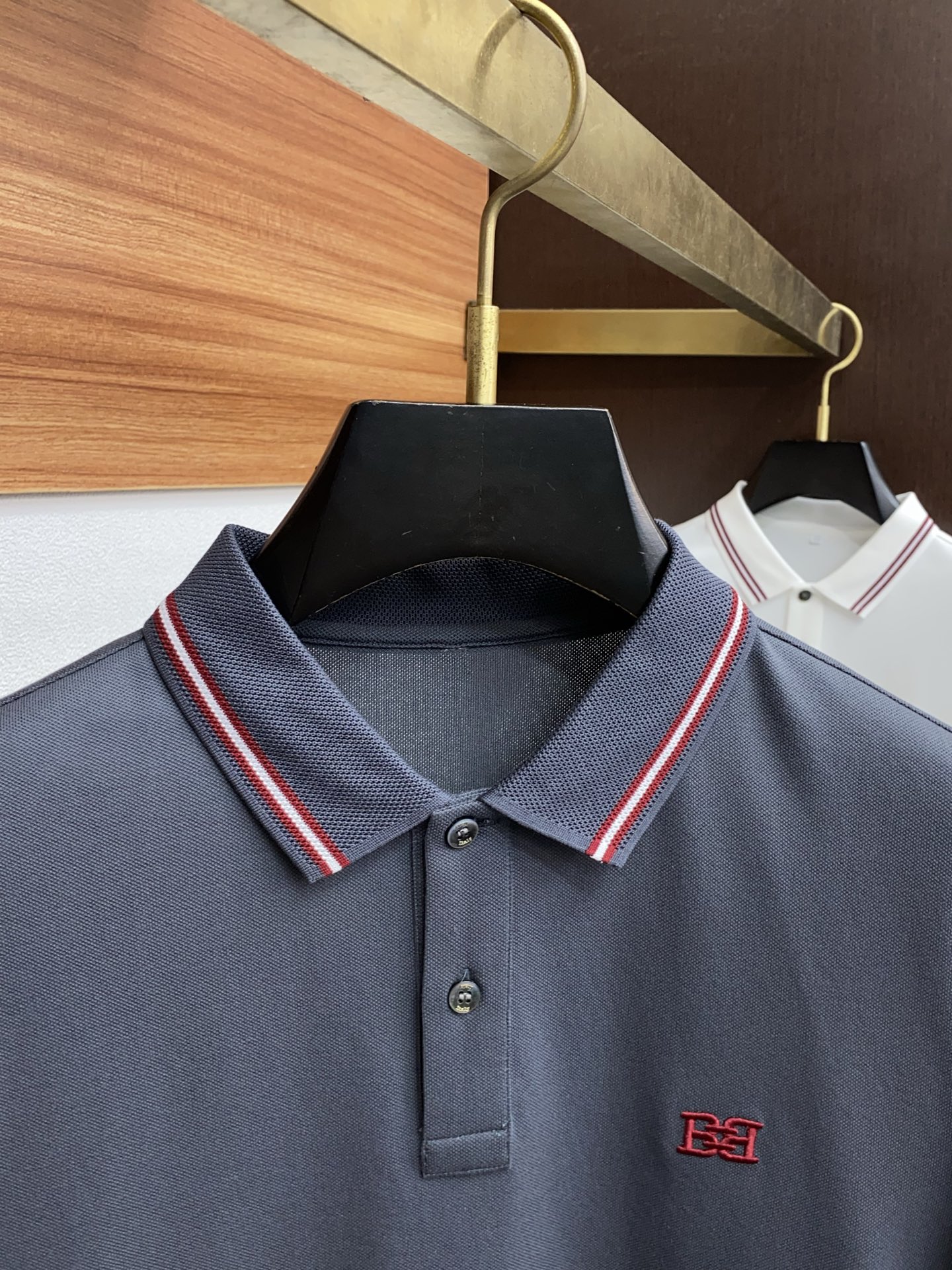 Unique Barley Custom Polo Shirts: Comfortable, Stylish, Versatile. High-Quality Materials, Classic Design. Perfect for All Occasions. - 图片 3