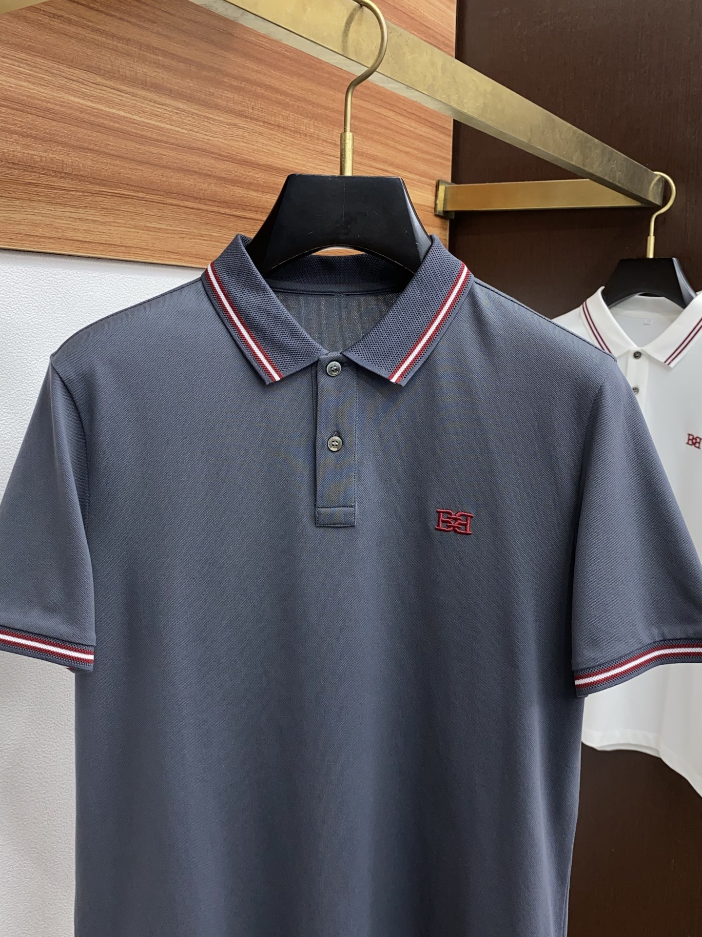 Unique Barley Custom Polo Shirts: Comfortable, Stylish, Versatile. High-Quality Materials, Classic Design. Perfect for All Occasions. - 图片 2