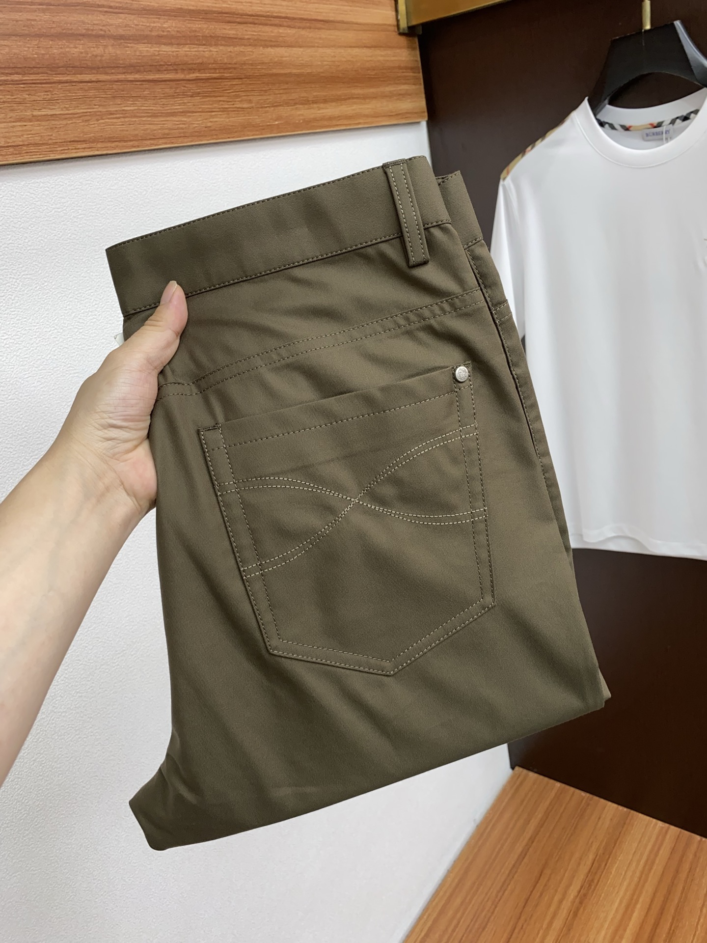 High-Quality Fashion Five-Pack with Custom-Made Fabric and Super-Stylish Tops
