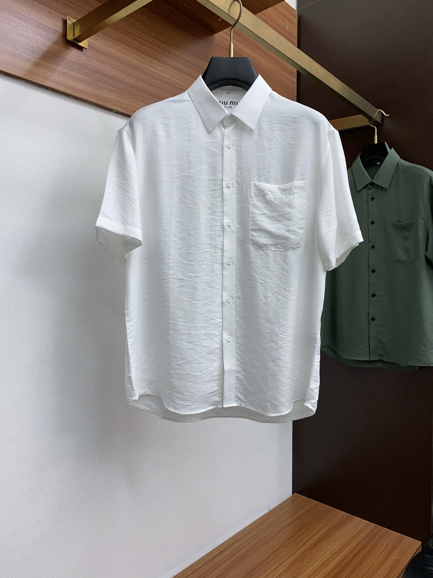 High-Quality Customizable Men’s Business and Leisure Shirts in Organic Cotton for 2025 - 图片 1