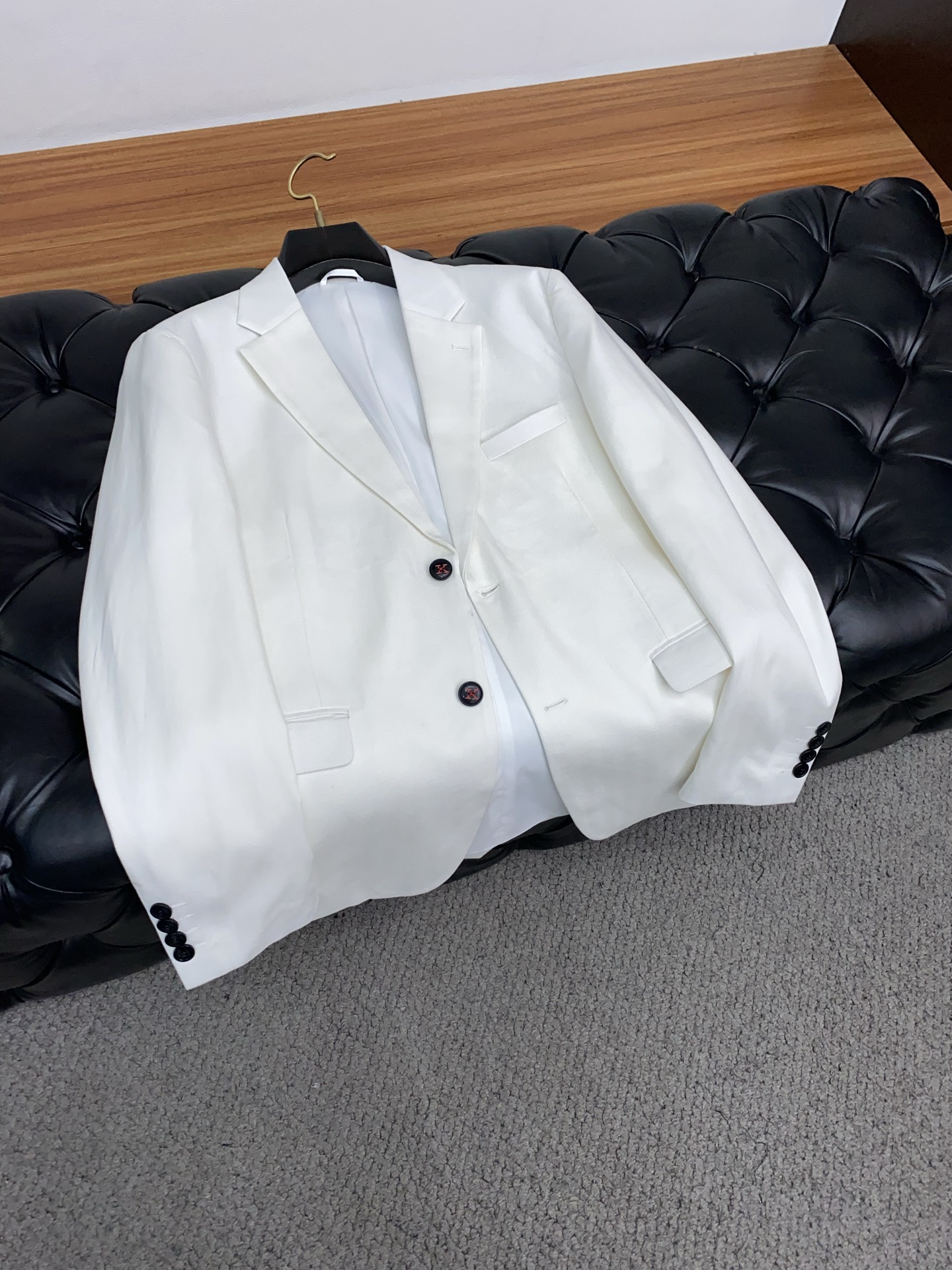 High-End Linen Suit Jacket for Men: Classic Tailoring with High-Quality Details - 图片 7