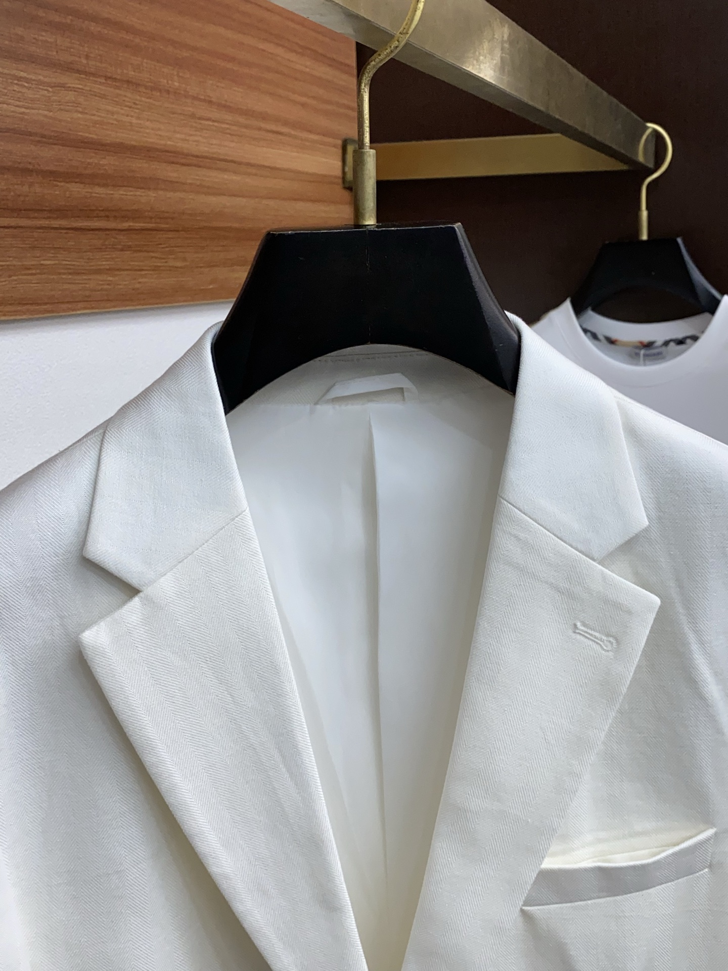 High-End Linen Suit Jacket for Men: Classic Tailoring with High-Quality Details - 图片 3