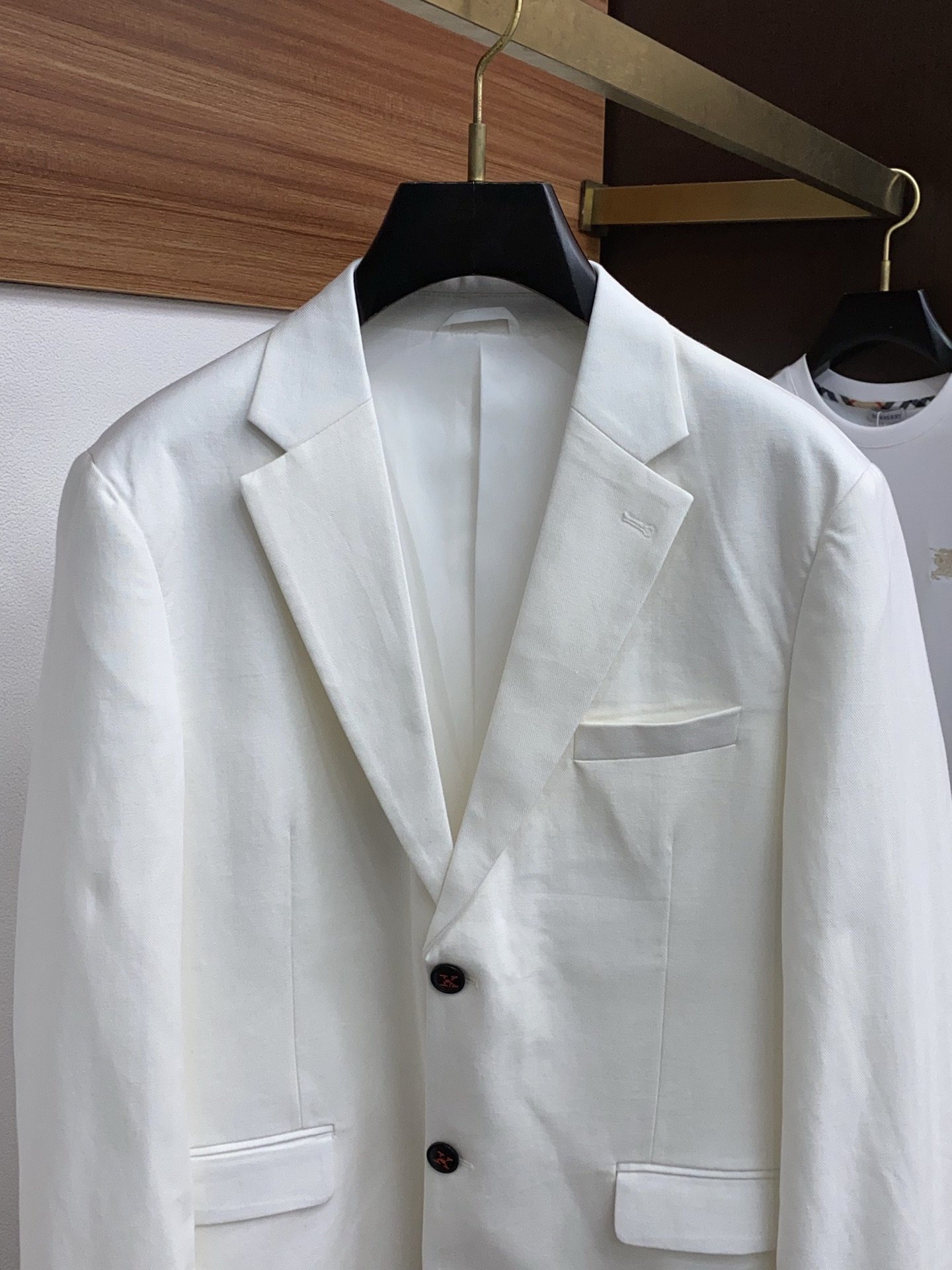 High-End Linen Suit Jacket for Men: Classic Tailoring with High-Quality Details - 图片 2