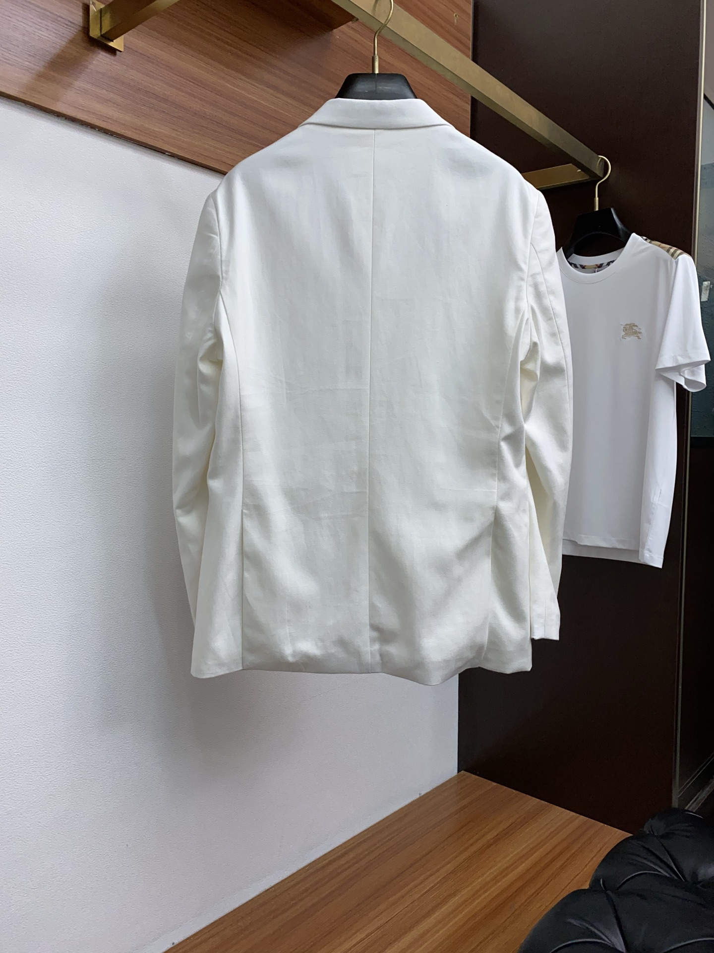 High-End Linen Suit Jacket for Men: Classic Tailoring with High-Quality Details - 图片 9