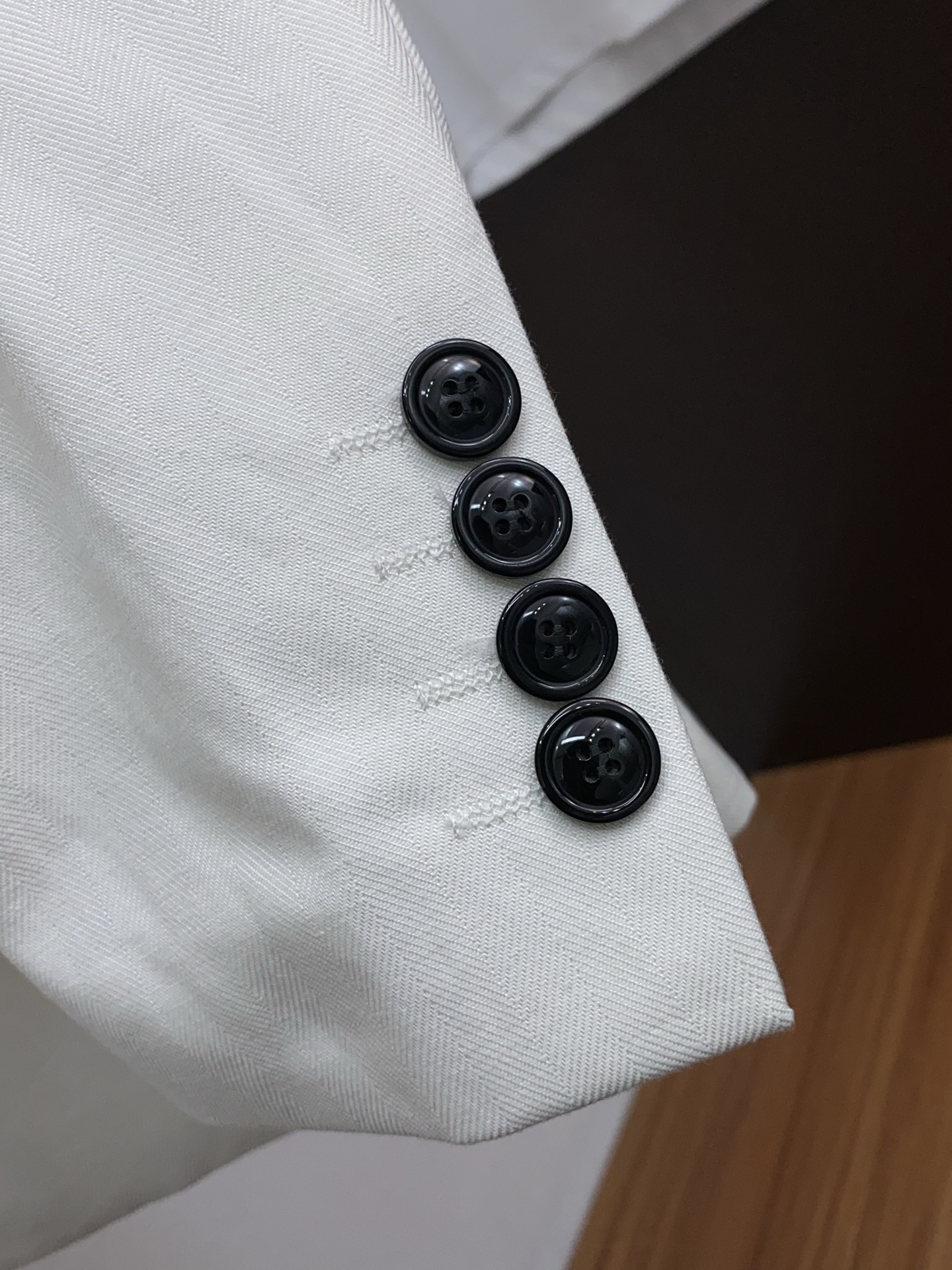 High-End Linen Suit Jacket for Men: Classic Tailoring with High-Quality Details - 图片 5