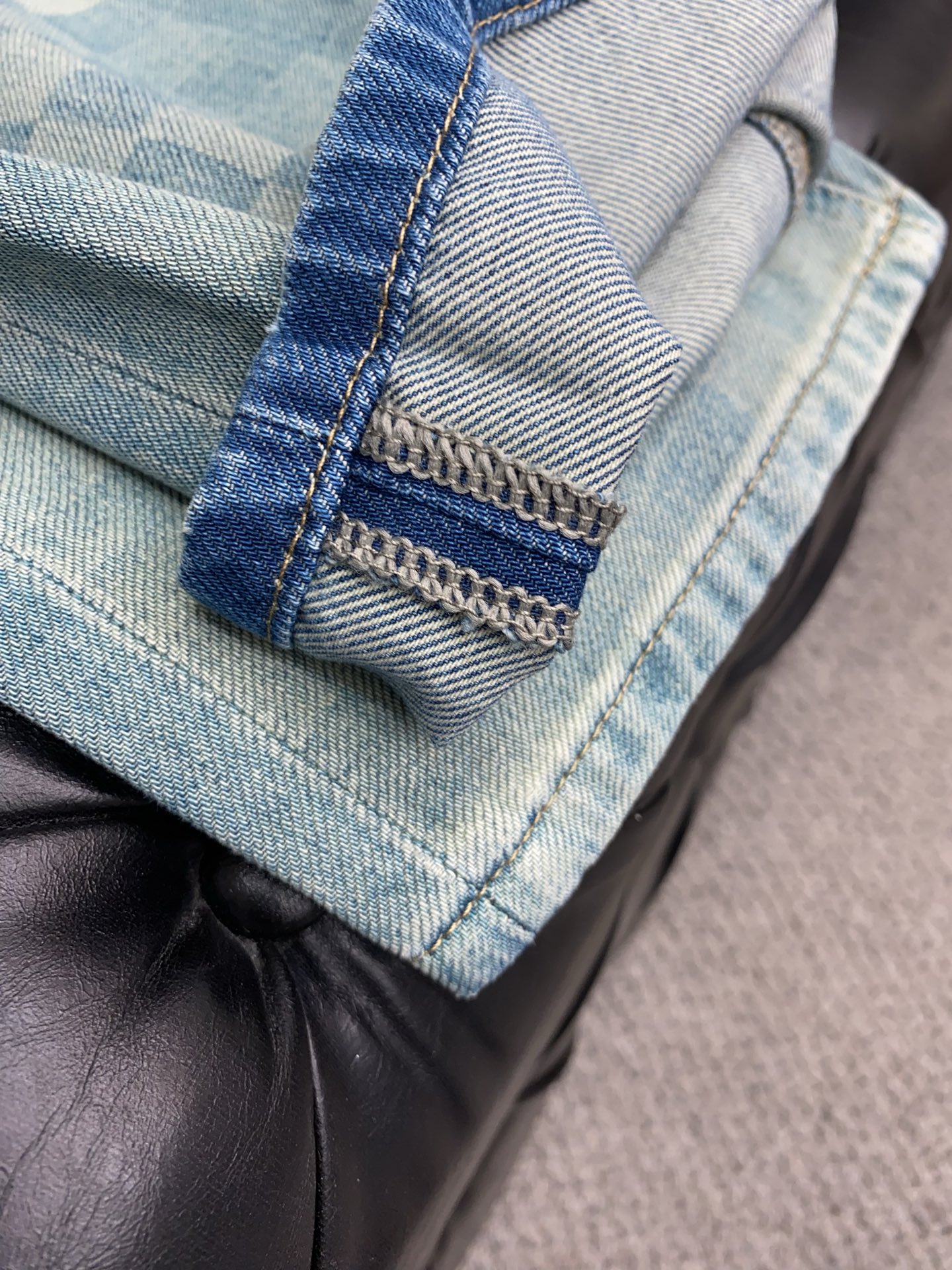 Louis Vuitton 2025 SS Men’s Jeans: Classic Style with Unique Craft Aesthetics - 图片 7