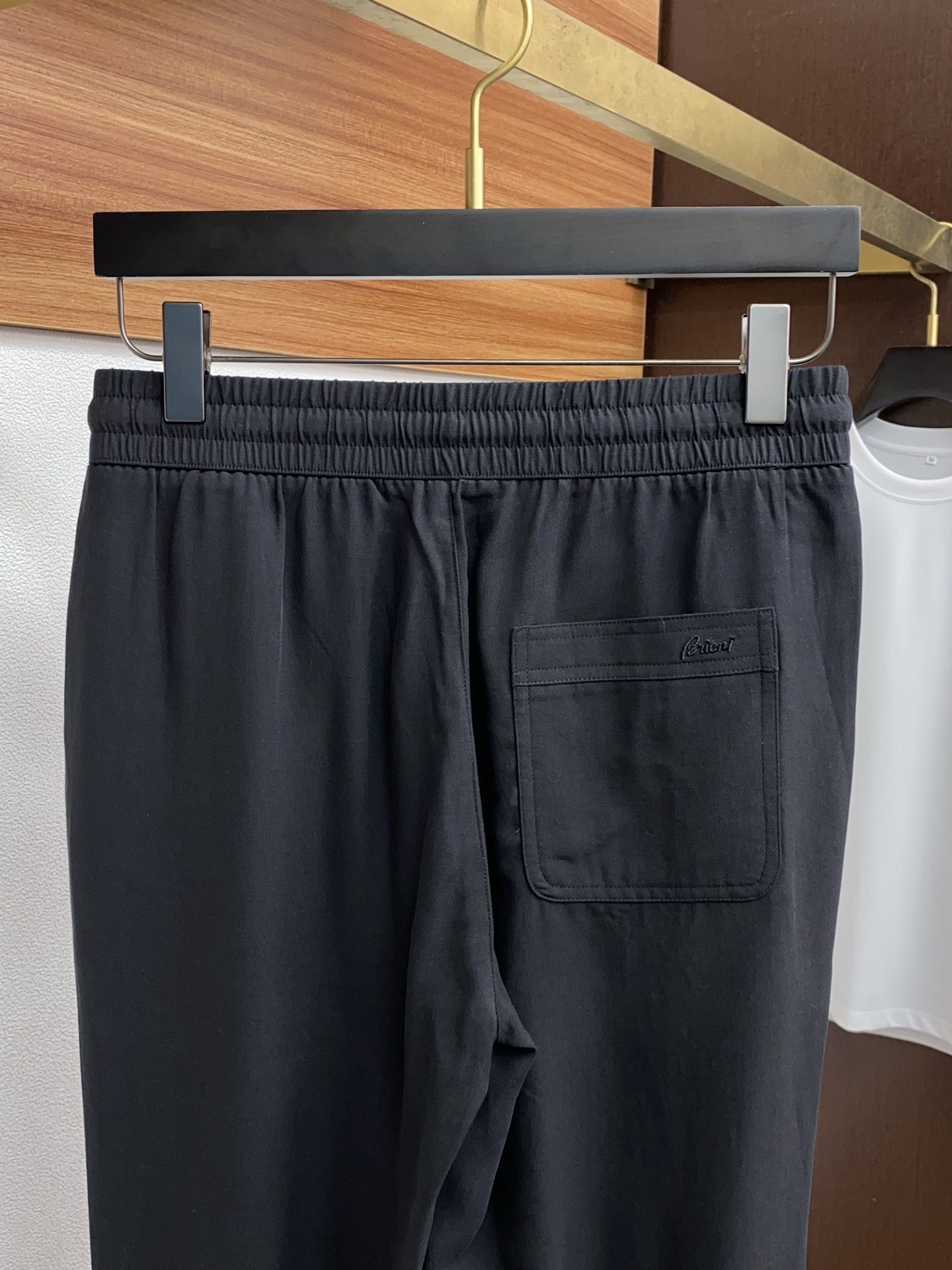 Brioni Spring 2025: New Customized Edition of MIT Leisure Pants - 图片 9