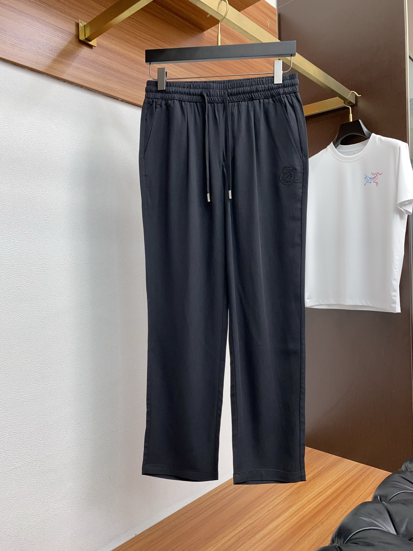 Brioni Spring 2025: New Customized Edition of MIT Leisure Pants - 图片 2