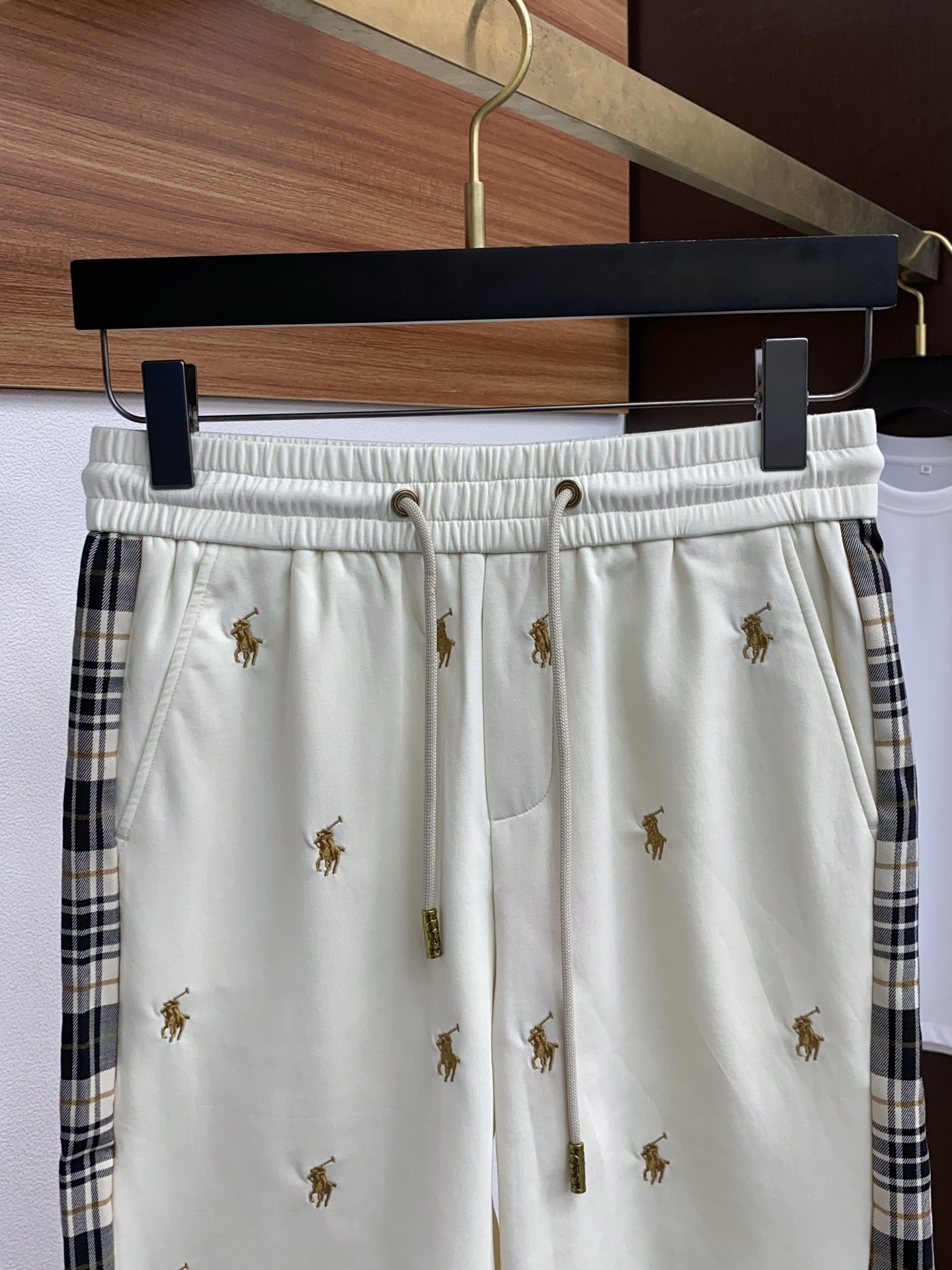 Lavron Spring 2025 Summer Leisure Shorts: Customized Twilight Fabric, Tailor-Made Embroidery. - 图片 2
