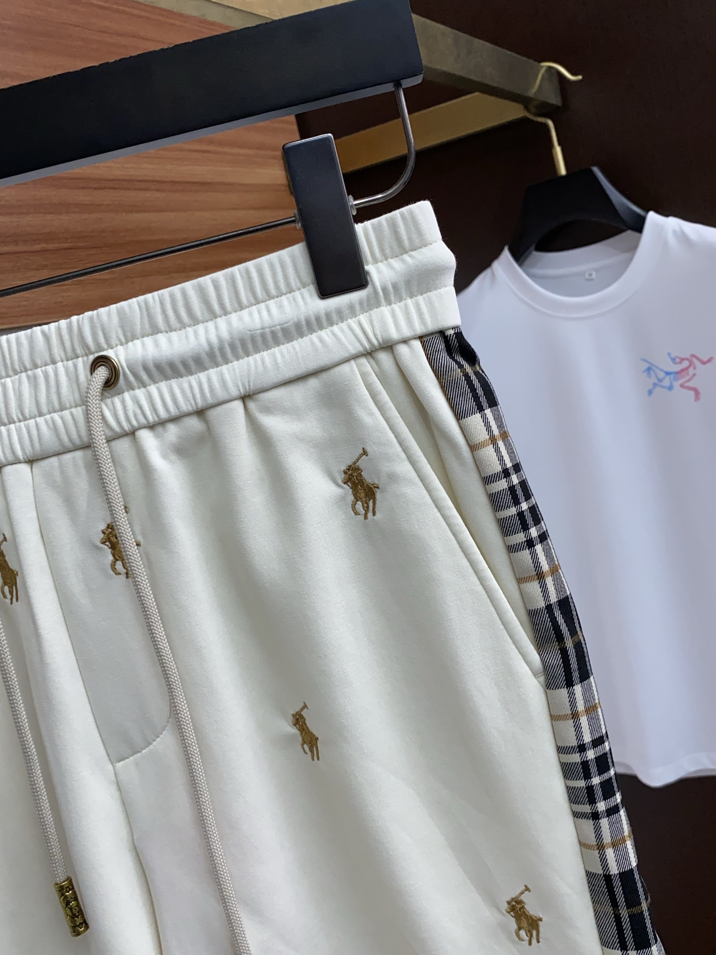 Lavron Spring 2025 Summer Leisure Shorts: Customized Twilight Fabric, Tailor-Made Embroidery. - 图片 3