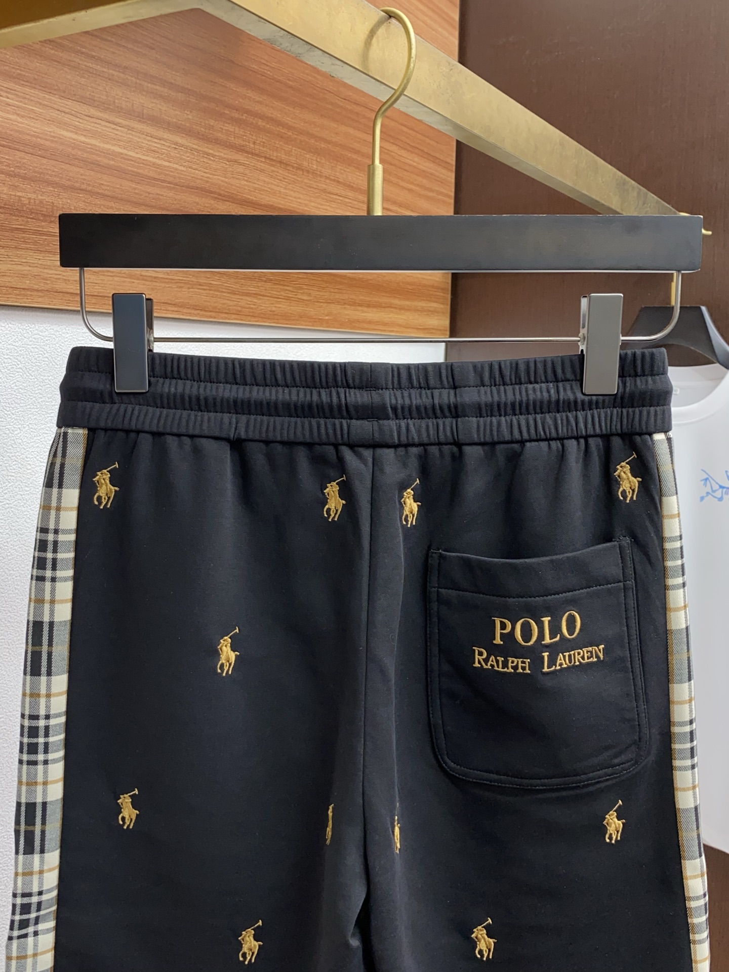 “Latest Lavron Spring 2025 Leisure Shorts: Customized Twilight Fabric, Tailor-Made Embroidery, Comfortable and Stylish” - 图片 9