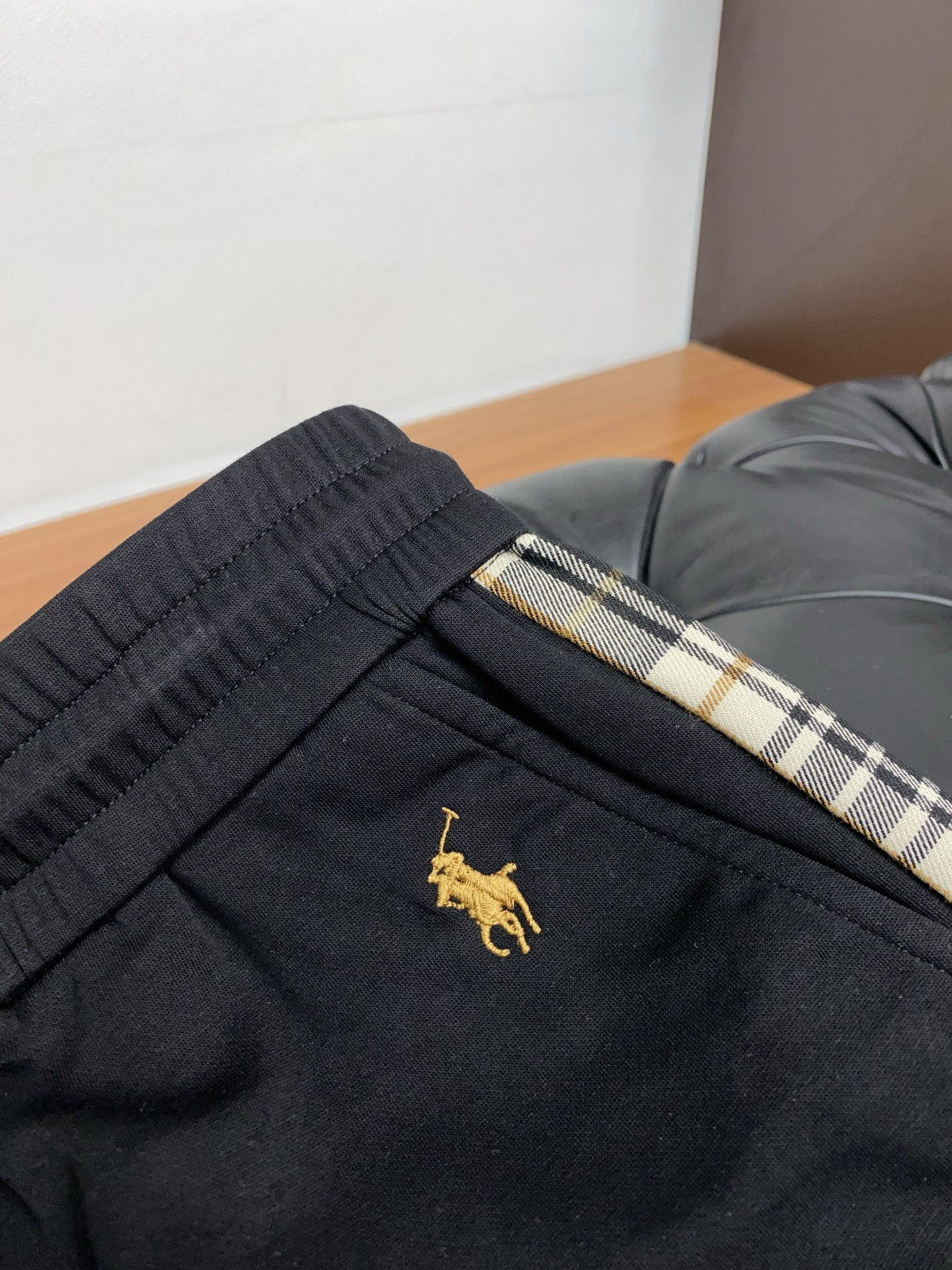 “Latest Lavron Spring 2025 Leisure Shorts: Customized Twilight Fabric, Tailor-Made Embroidery, Comfortable and Stylish” - 图片 5