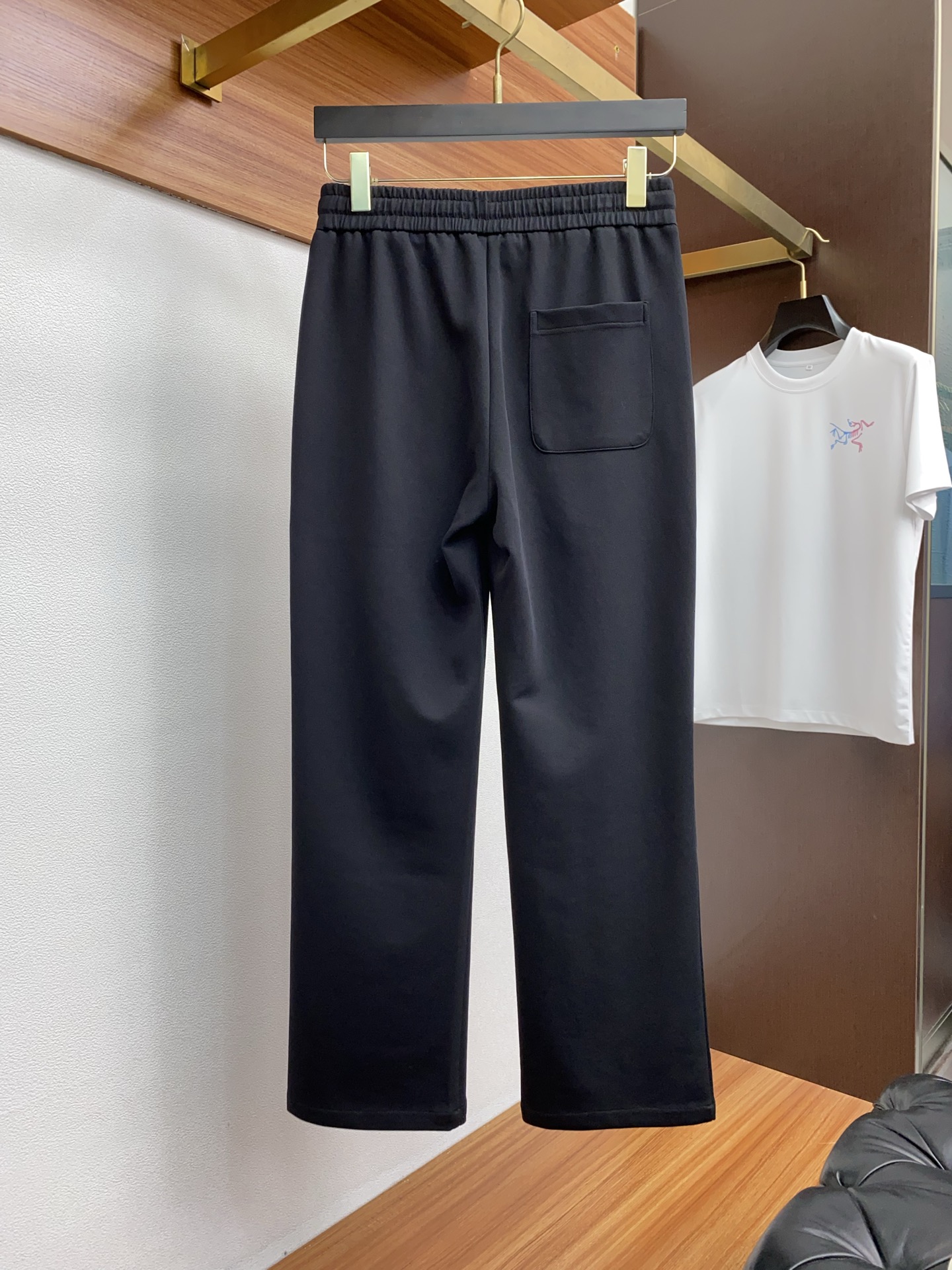 New High-Quality Fashion Leisure Pants by P574 Ludwig: Custom Fabric, Stylish Tops, Latest Hardware. - 图片 8