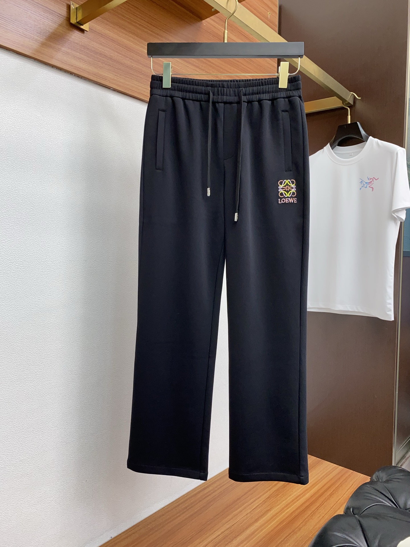 New High-Quality Fashion Leisure Pants by P574 Ludwig: Custom Fabric, Stylish Tops, Latest Hardware. - 图片 2