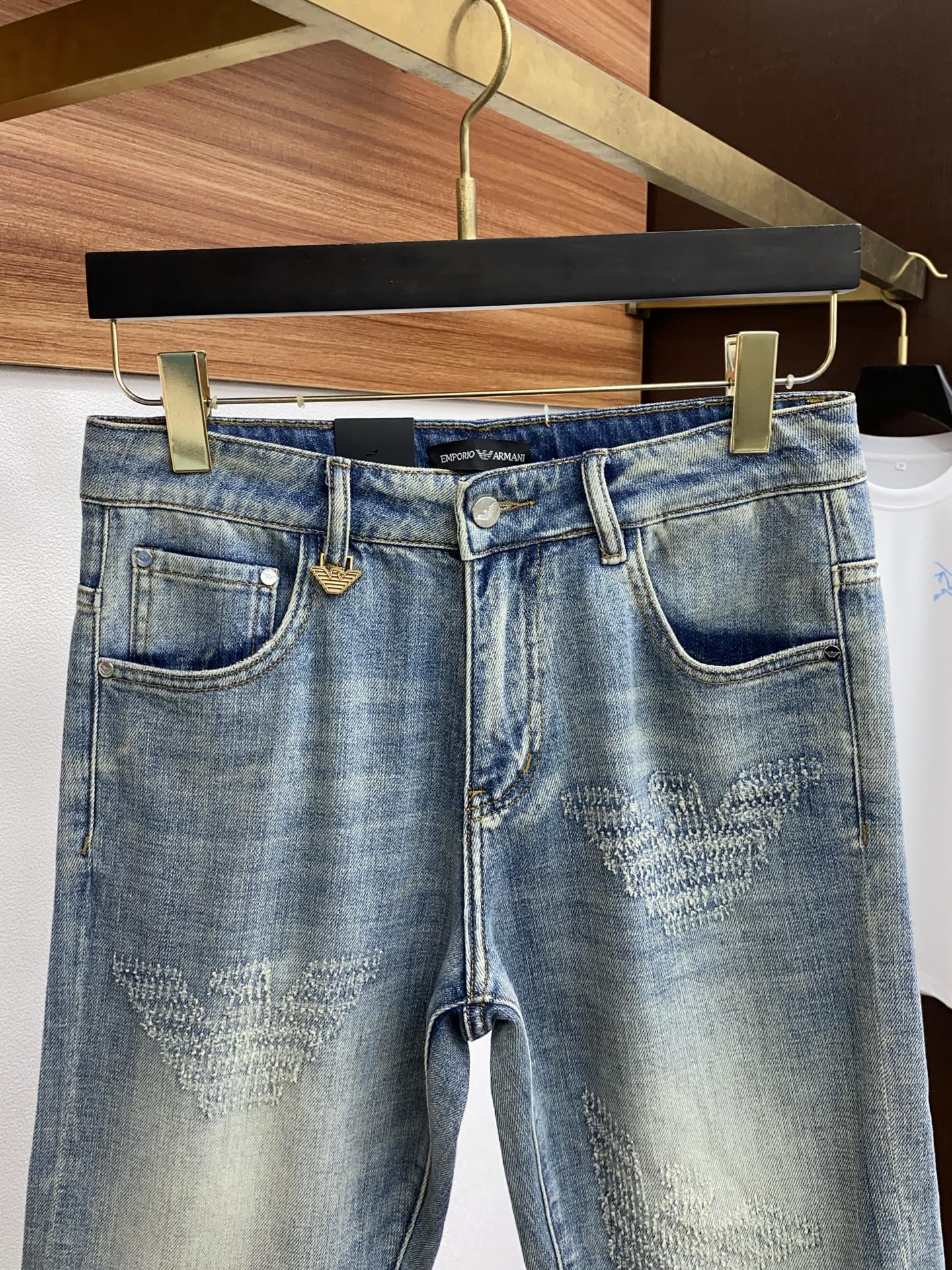 Amani’s 25-Year Spring-and-Summer Rectangular Jeans: Clean-Cut, Urban, Top-Activated Fashion Statement - 图片 2